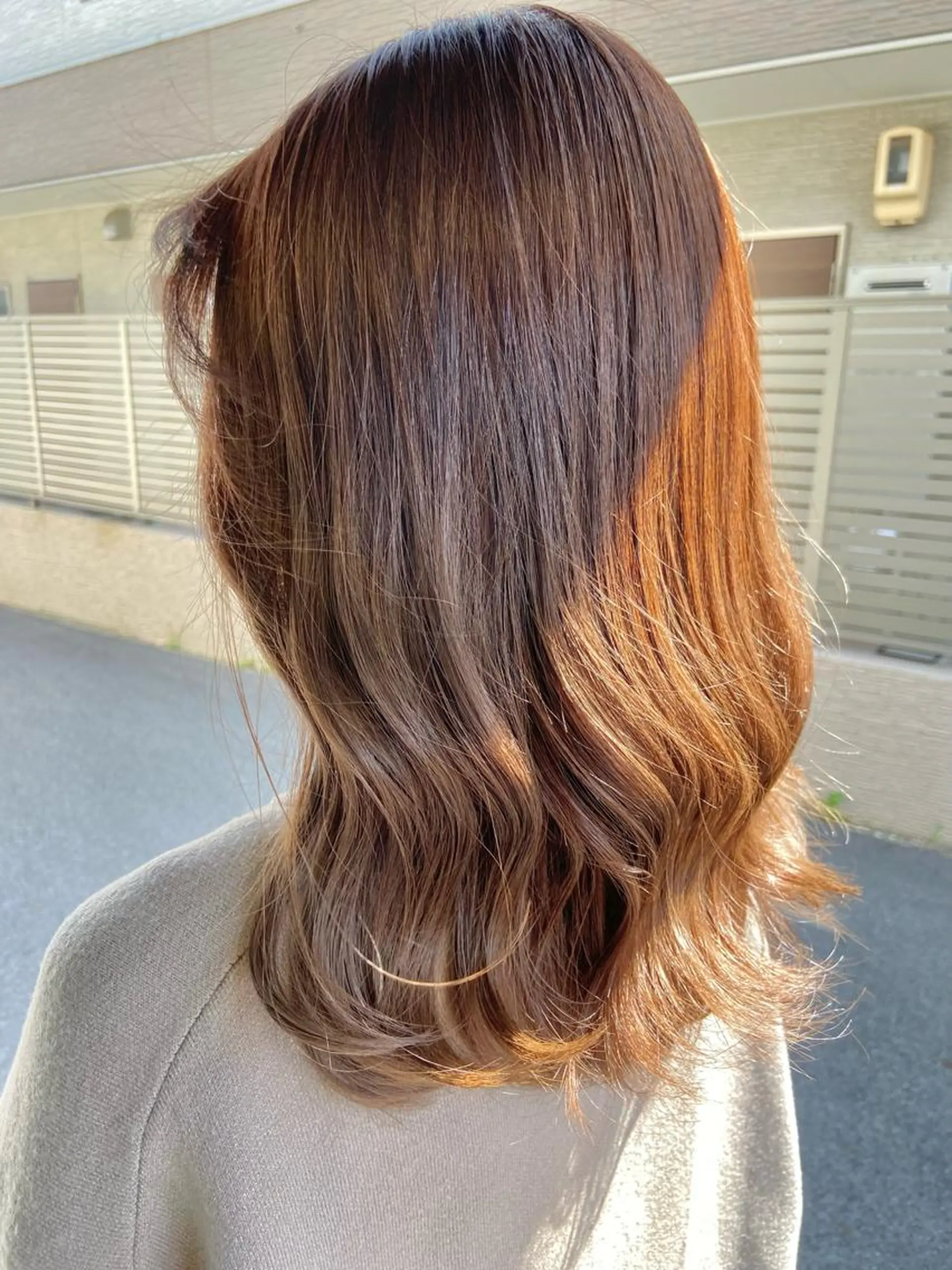 セミロング カラー ベージュカラー lico 栁 詩音のマツエク・マツパデザイン