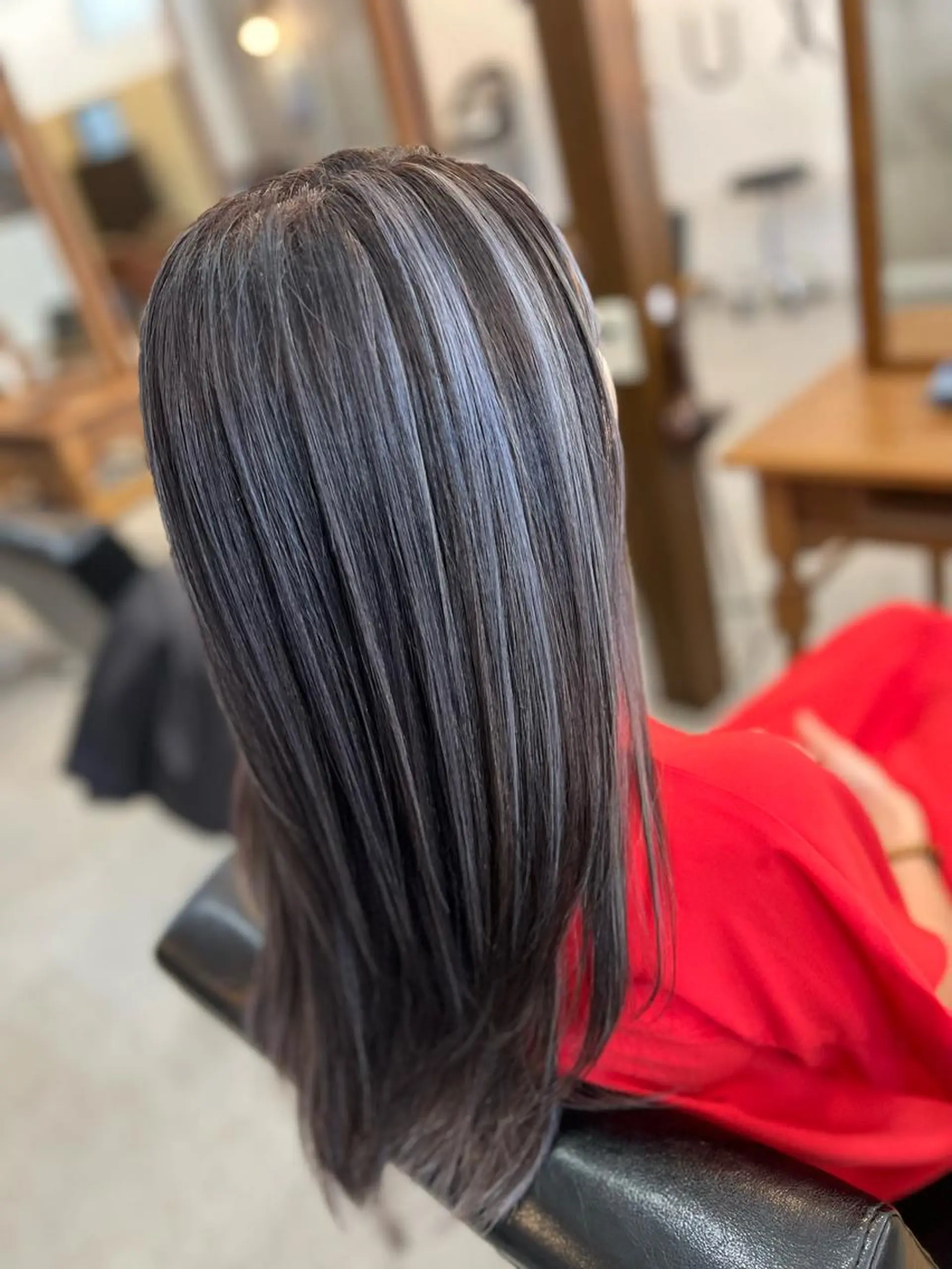 セミロング カラー ハイライトカラー ラベンダーカラー ラベンダーグレー ハイライト ヘアカラー トリートメント Style Tのヘアスタイル