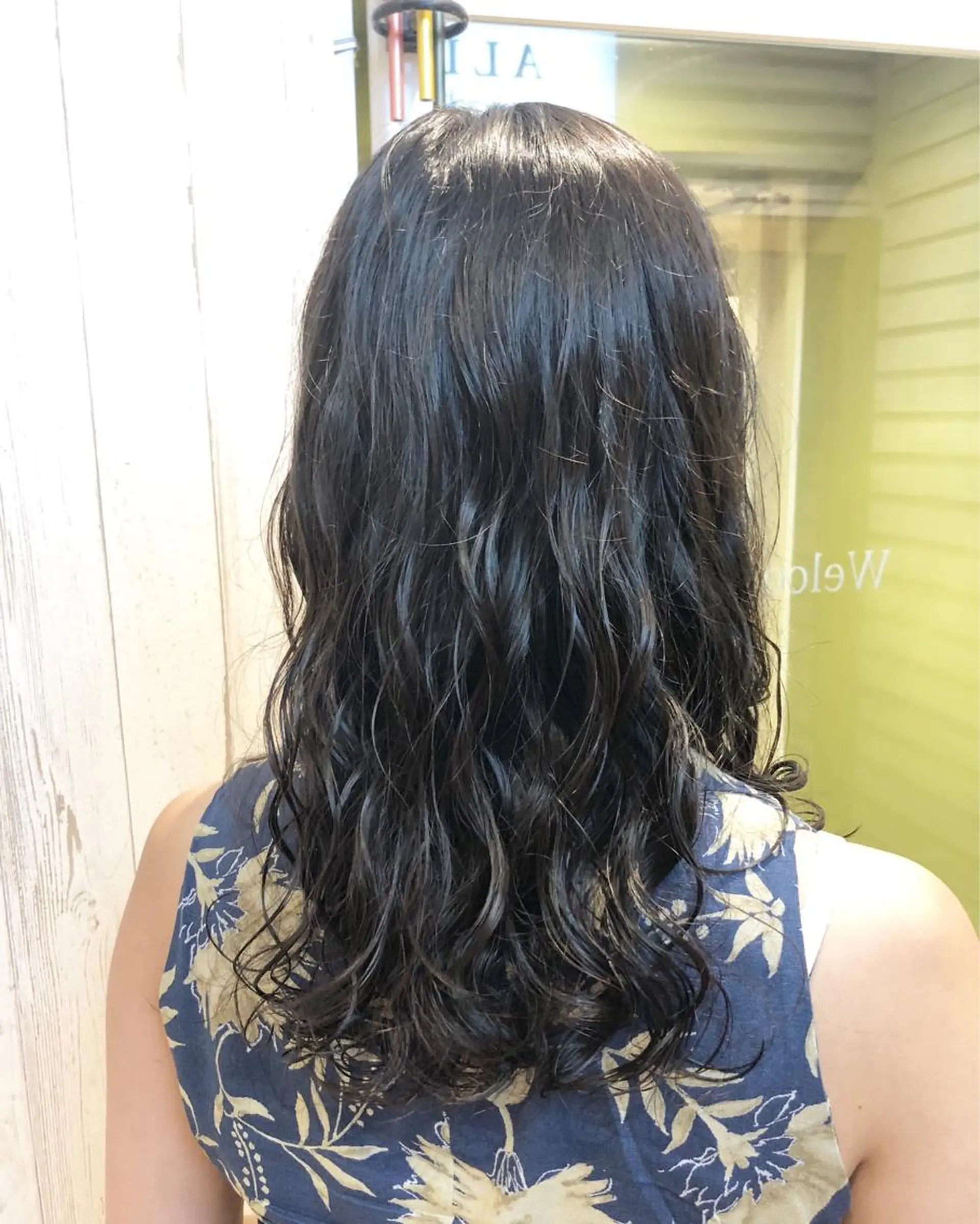 セミロング カラー パーマ セミロングパーマ ダークグレー ダークグレージュ グレージュ イルミナカラー カット ヘアカラー パーマ トリートメント 松田 和樹のヘアスタイル