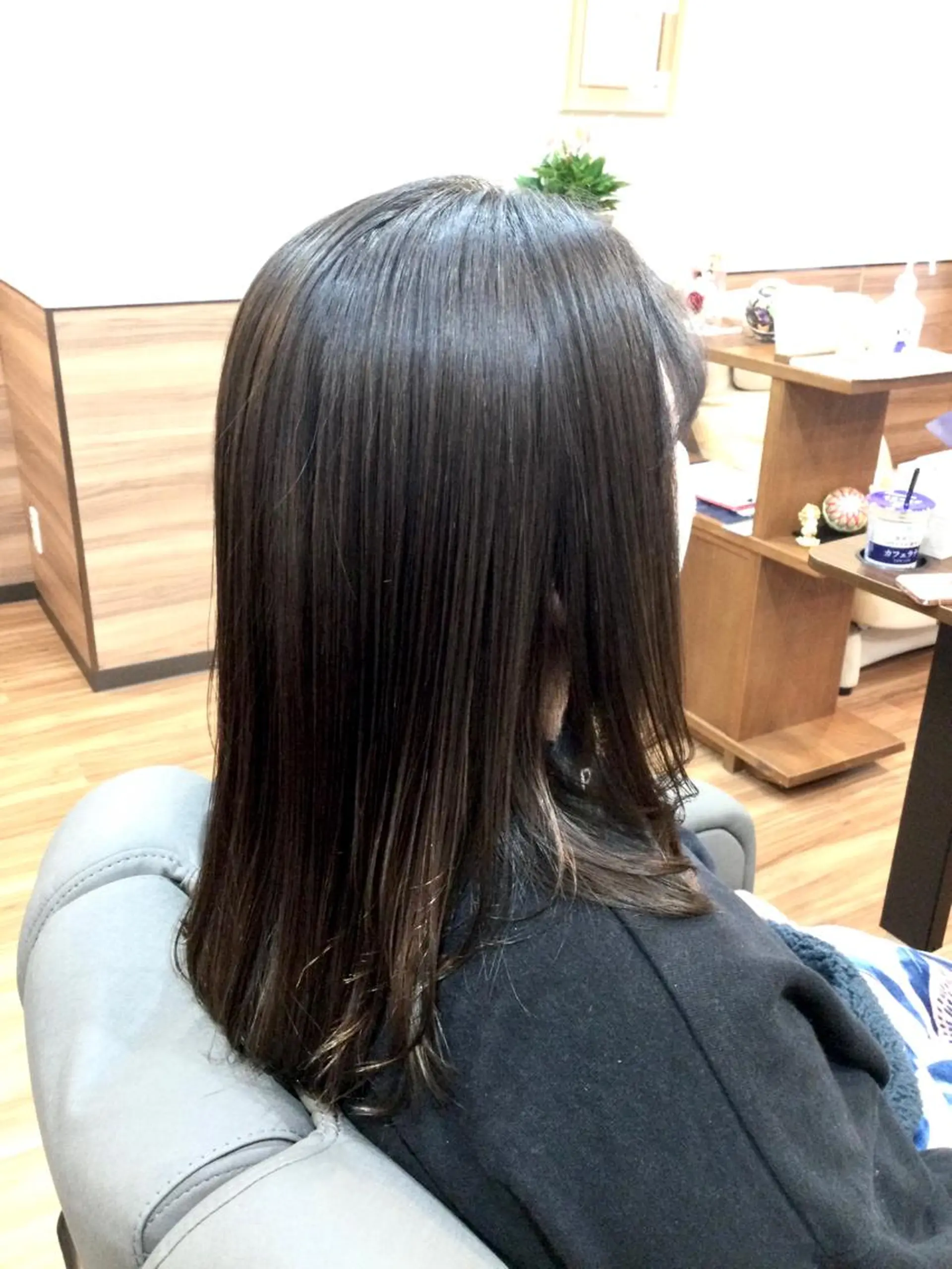 セミロング カラー グレージュ Annon プライベートサロンのヘアスタイル