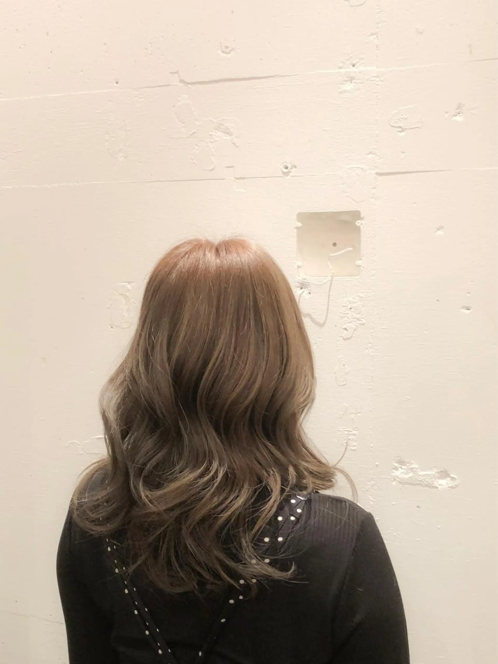 ミディアム カラー アッシュ 透明感カラー ハイライトカラー ホワイトアッシュ ハイライト ヘアカラー 小森谷 亮太のヘアスタイル