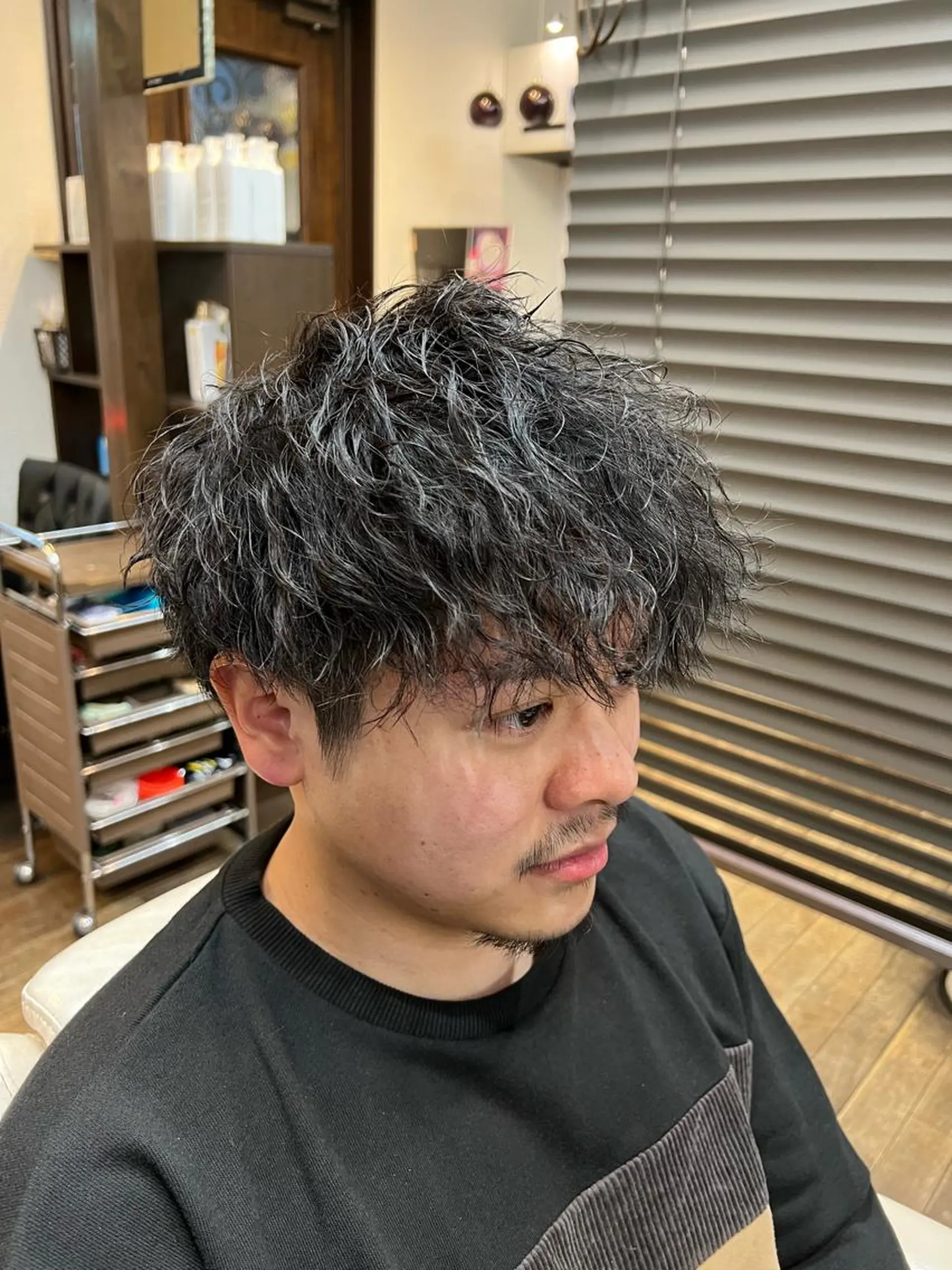 ショート パーマ メンズ 二本木 秀成のヘアスタイル