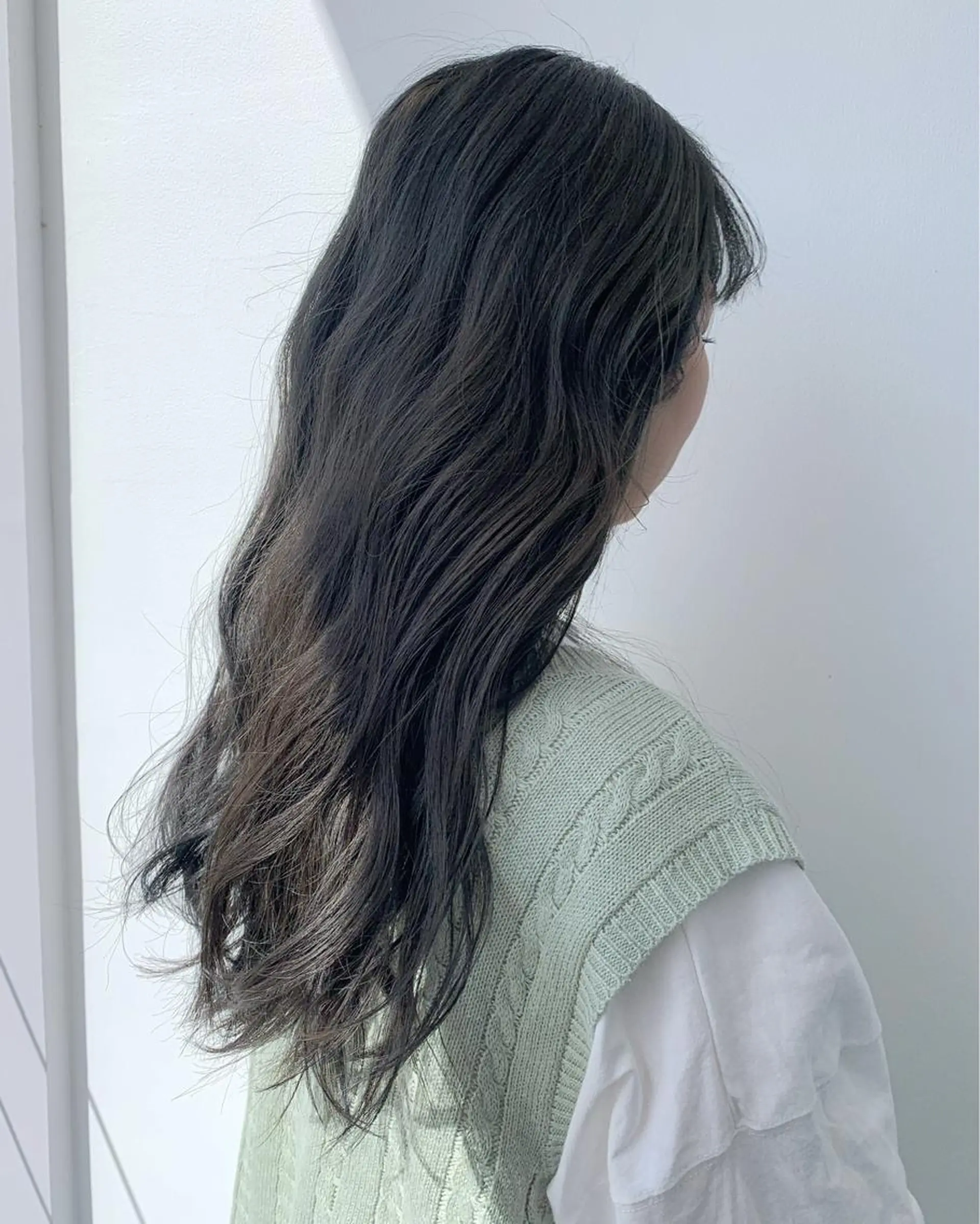 セミロング カット ヘアカラー 佐々木 優衣のヘアスタイル