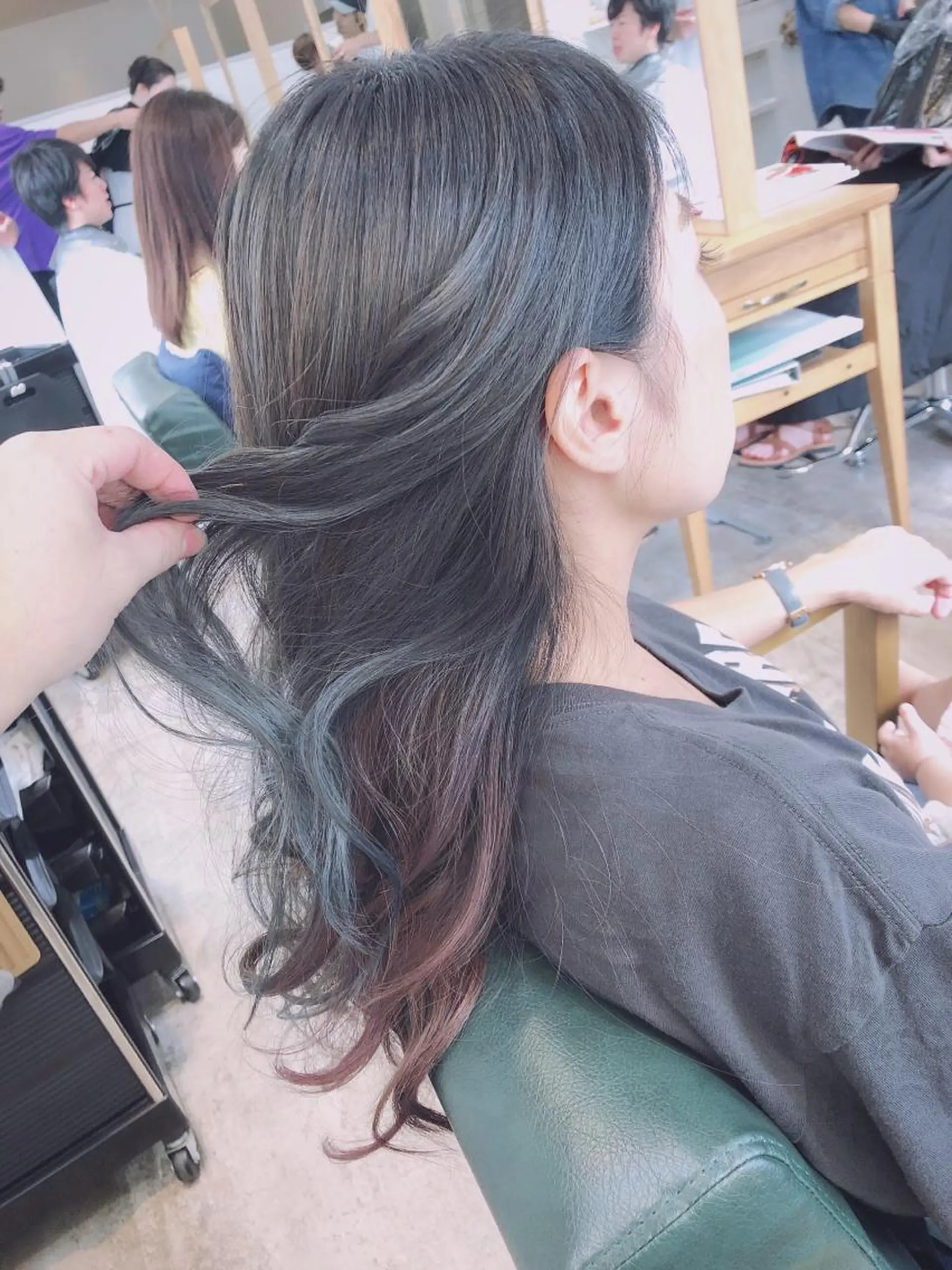 ロング ヘアカラー 菊池 貢平のヘアスタイル