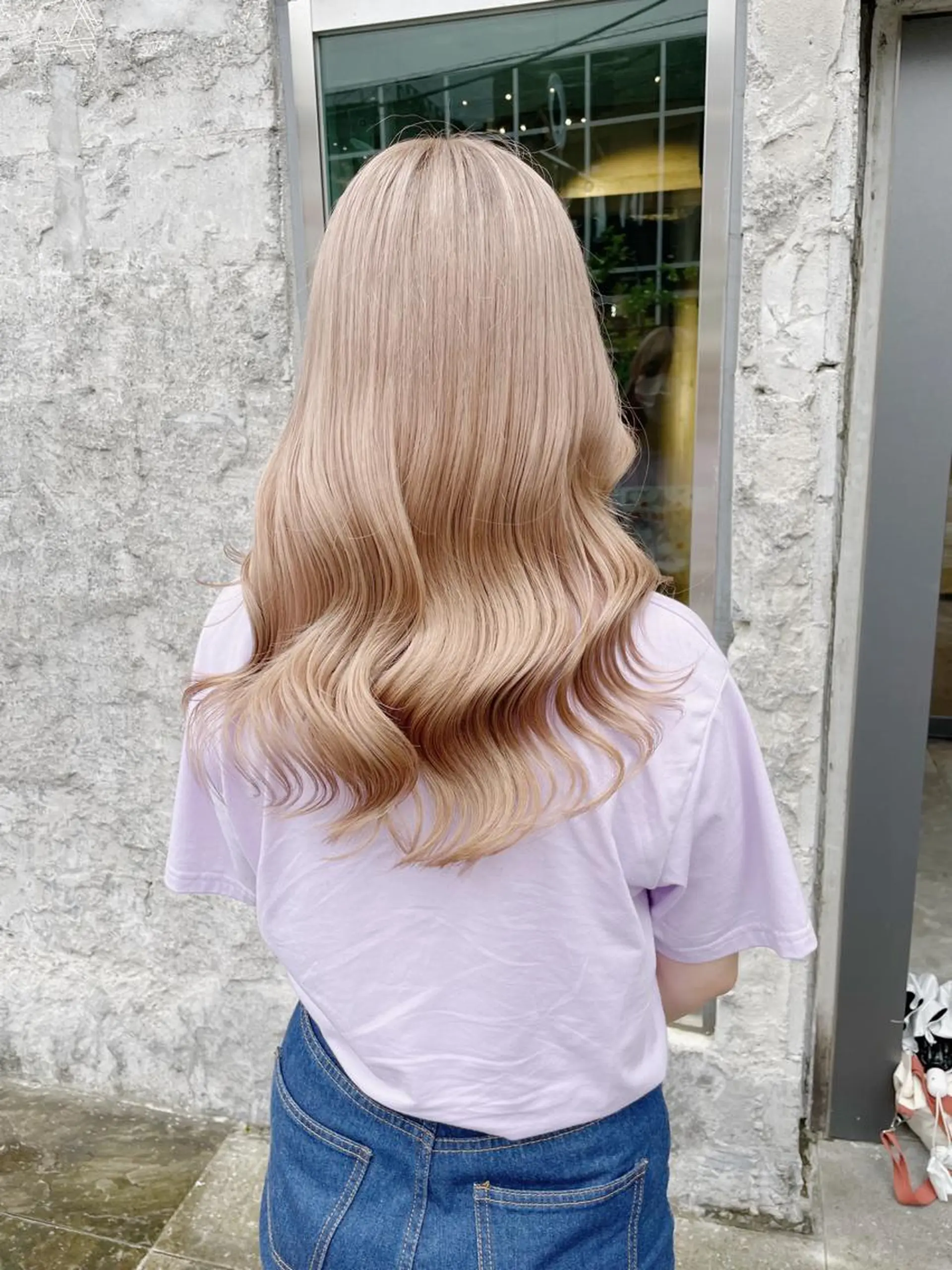 ロング カラー ヘアアレンジ メンズ キッズ メンズバレイヤージュ メンズブリーチ メンズハイライト メンズハイトーン メンズインナーカラー ヘアカラー トリートメント ヘアセット 💟Chloe原宿店 🩶ハイトーンのヘアスタイル