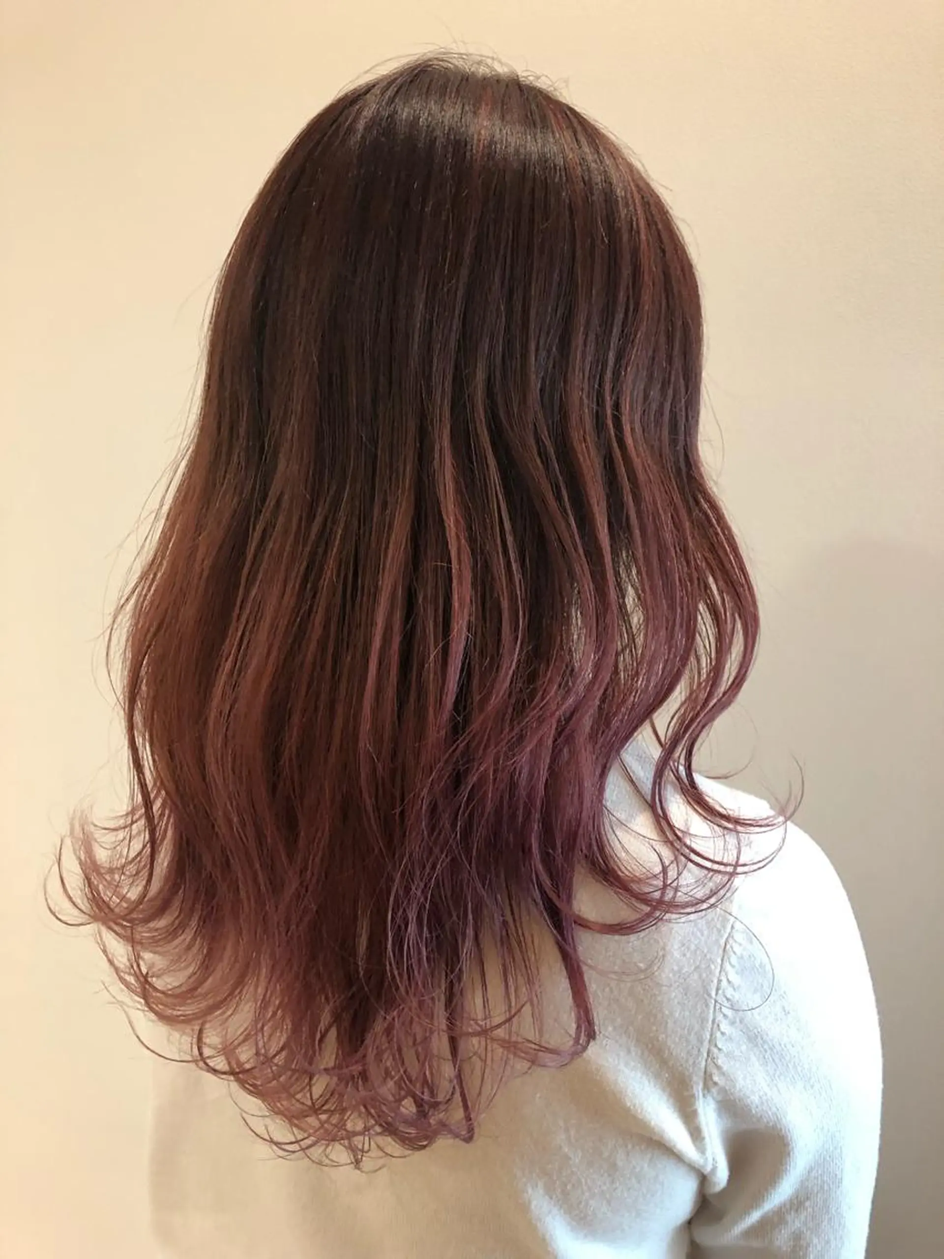 ロング カラー ブリーチ グラデーションカラー ハイライトカラー ピンクカラー ハイライト ヘアカラー トリートメント 盛れるレイヤーカット 得意🌹井上美沙のヘアスタイル