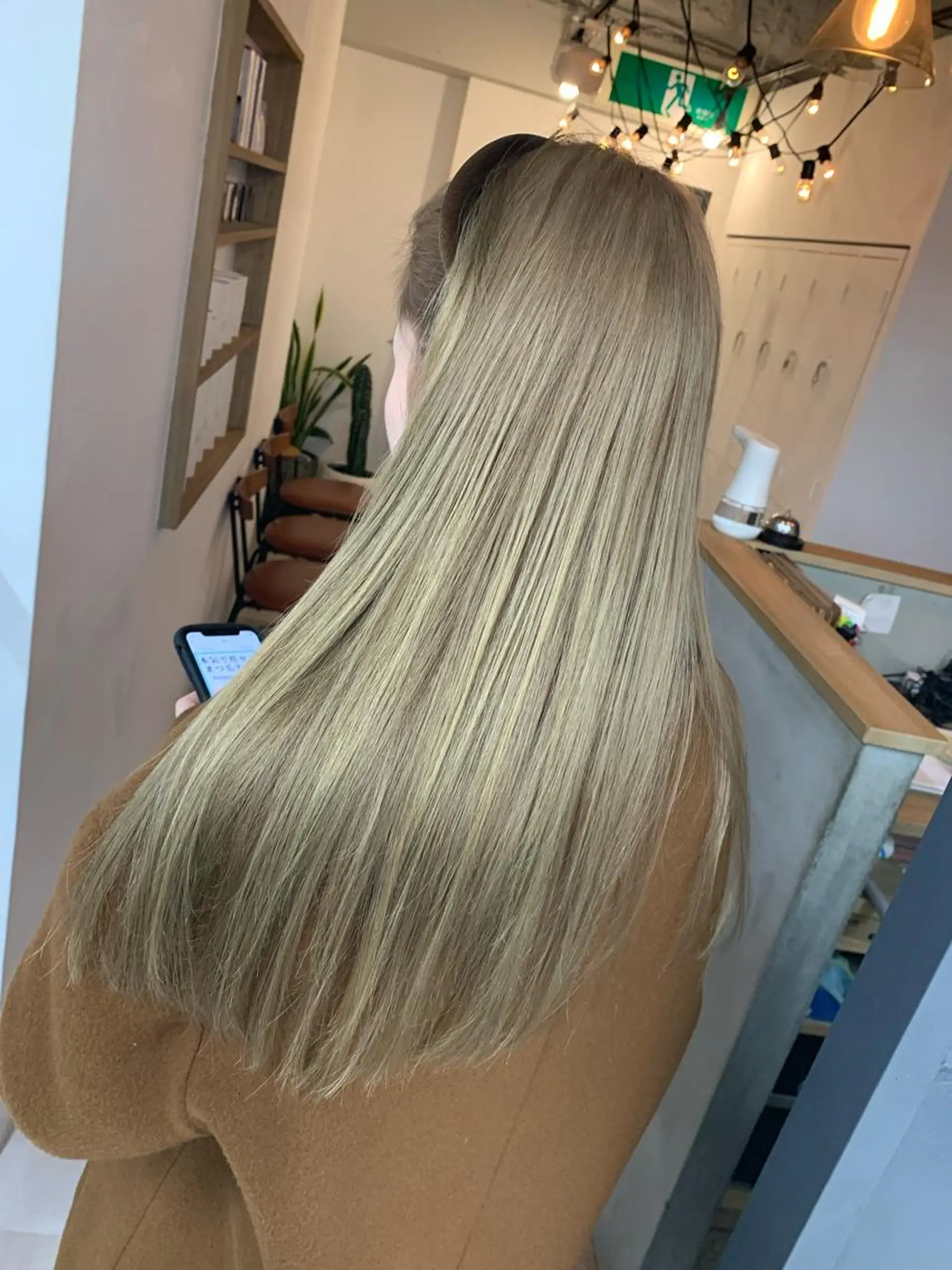 ロング カラー ベージュカラー ハイトーンカラー ハイトーンベージュ ミルクティーベージュ カット ヘアカラー トリートメント 🌸MAYU🌸 ハイトーン➕レイヤーのヘアスタイル