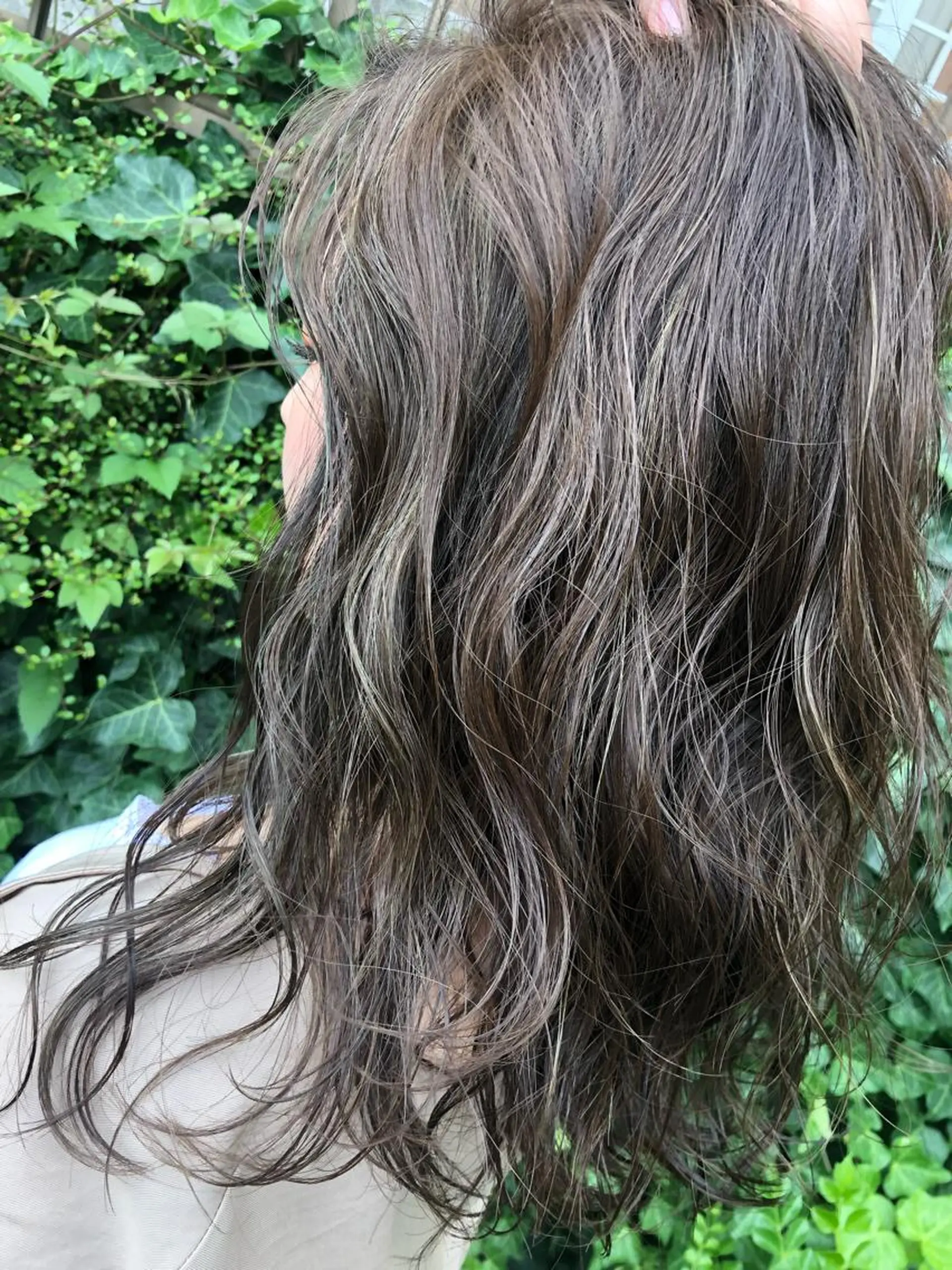 セミロング カラー グレージュ ハイライトカラー カーキグレージュ ハイライト Kaede .のヘアスタイル