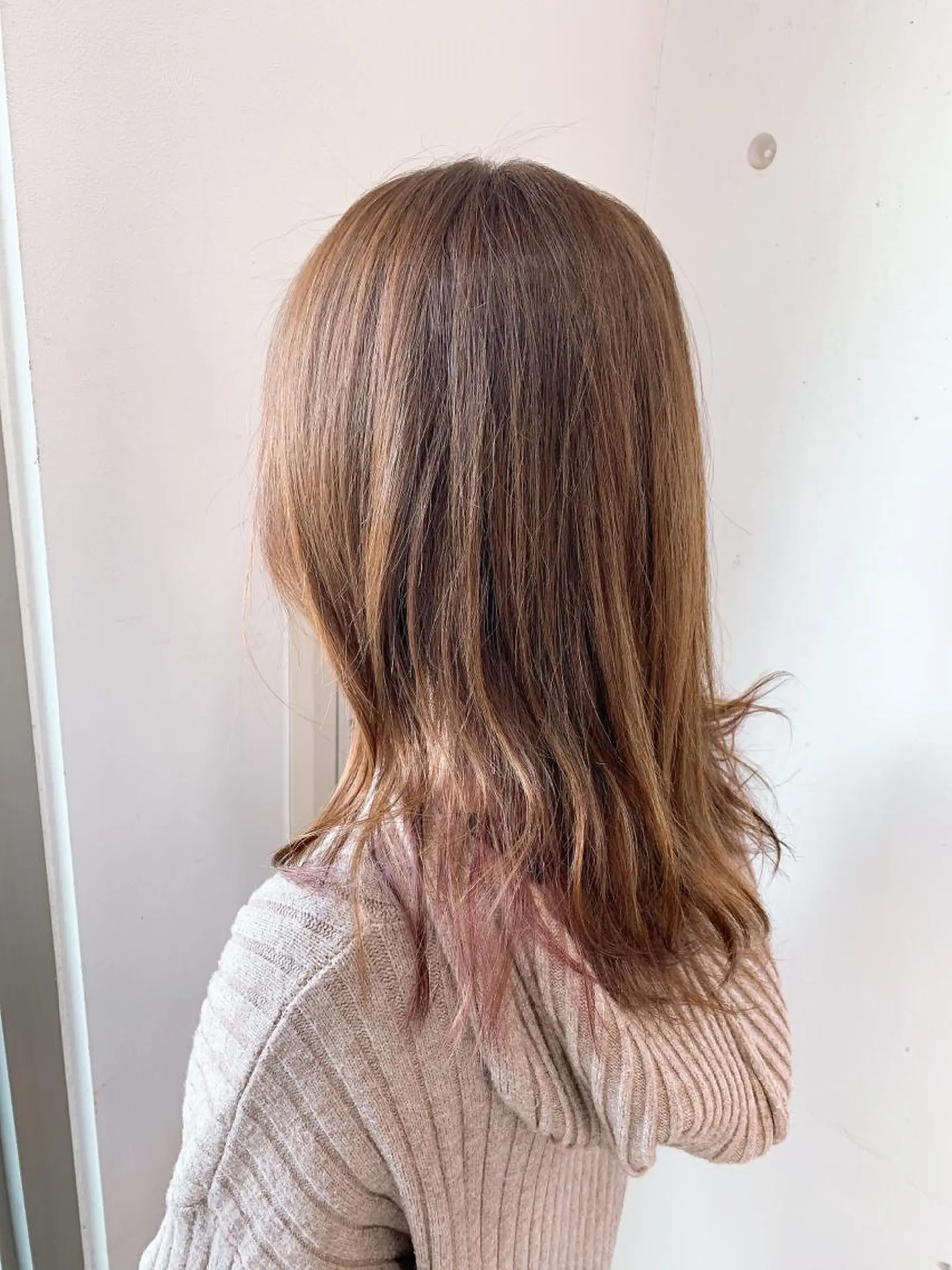 セミロング カラー パーマ 白髪ぼかしハイライト 柳川拓哉のヘアスタイル