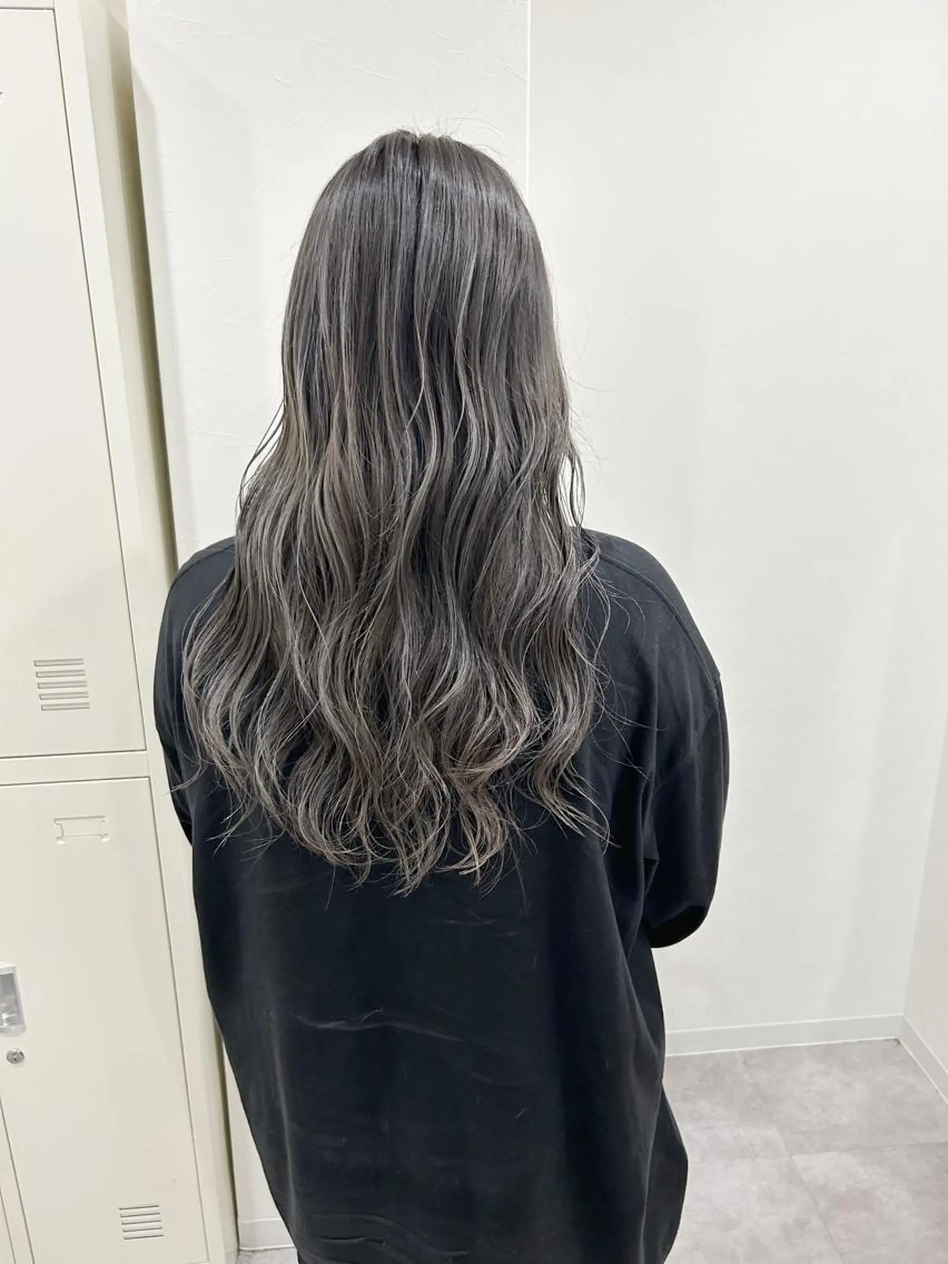 ロング カラー アッシュ アッシュグレー アッシュグレージュ バレイヤージュ ベージュカラー カット ヘアカラー ボブ/ハイトーン 福生Radix 下田のヘアスタイル