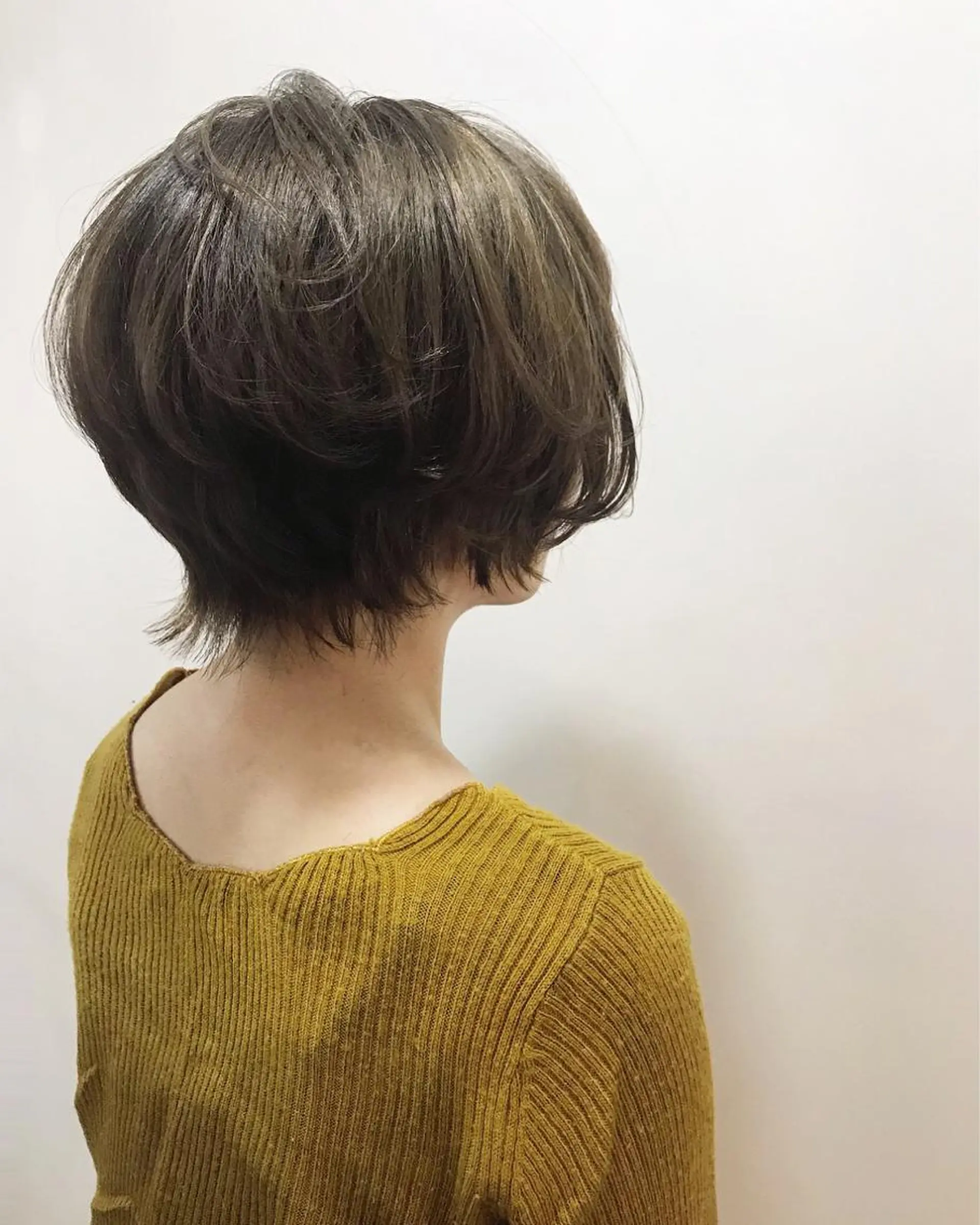 カラー アッシュ ブリーチ ミルクティーアッシュ ヘアカラー WATANABE MISAKIのヘアスタイル