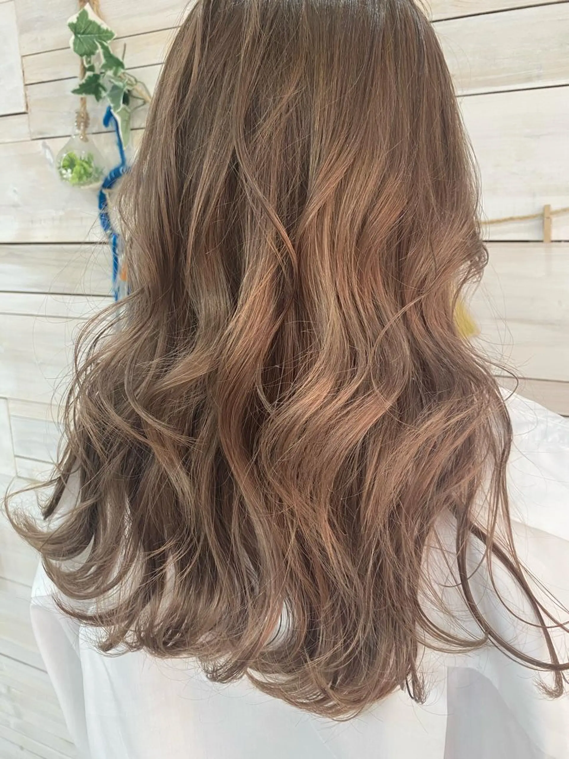 ロング カラー ベージュカラー ブリーチ ミルクティーベージュ attrait店長/ 柿本理沙のヘアスタイル