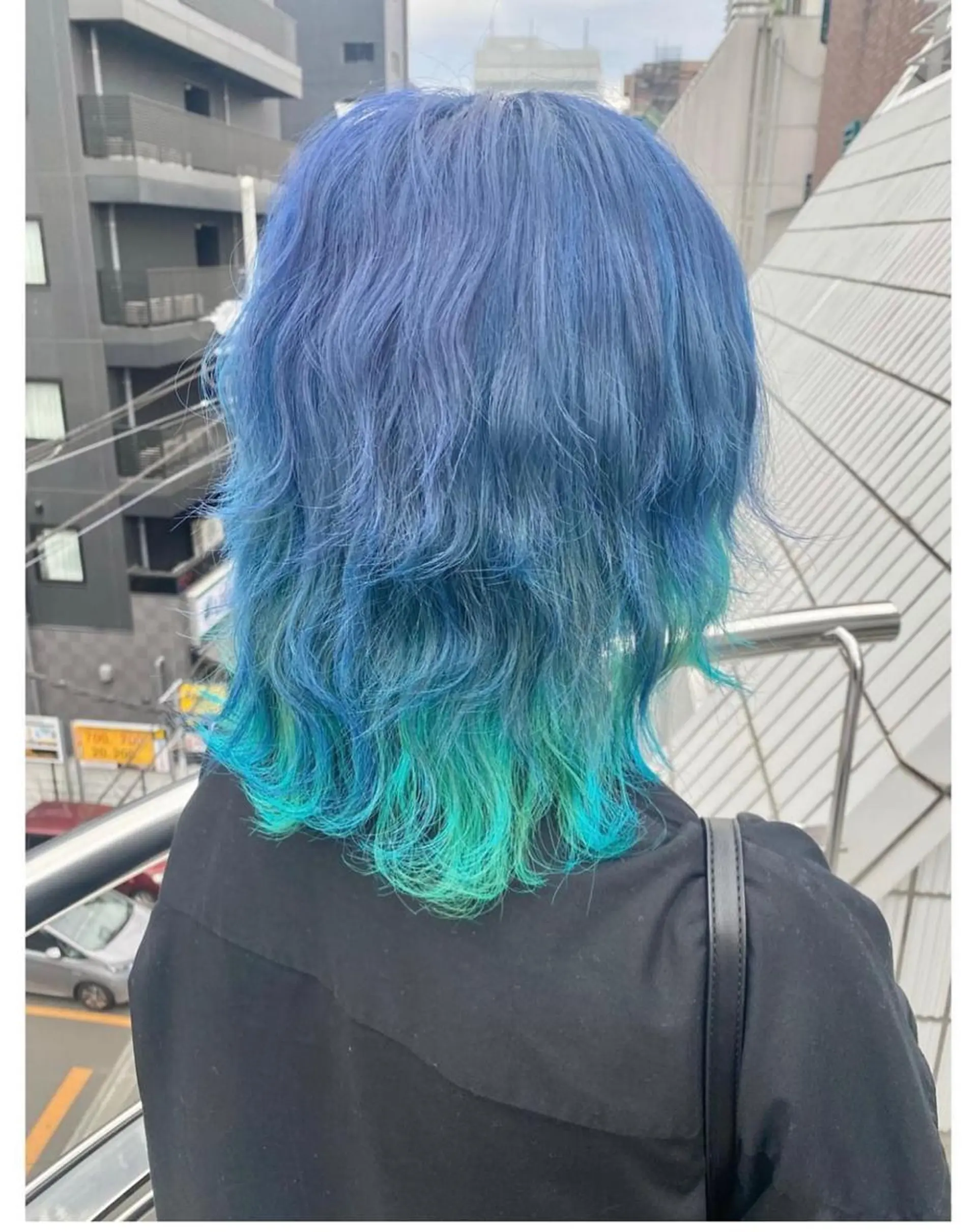 ミディアム カラー ブリーチ GARU-ガル-所属・TSUNO🦖 派手髪/オタク美容師のヘアスタイル