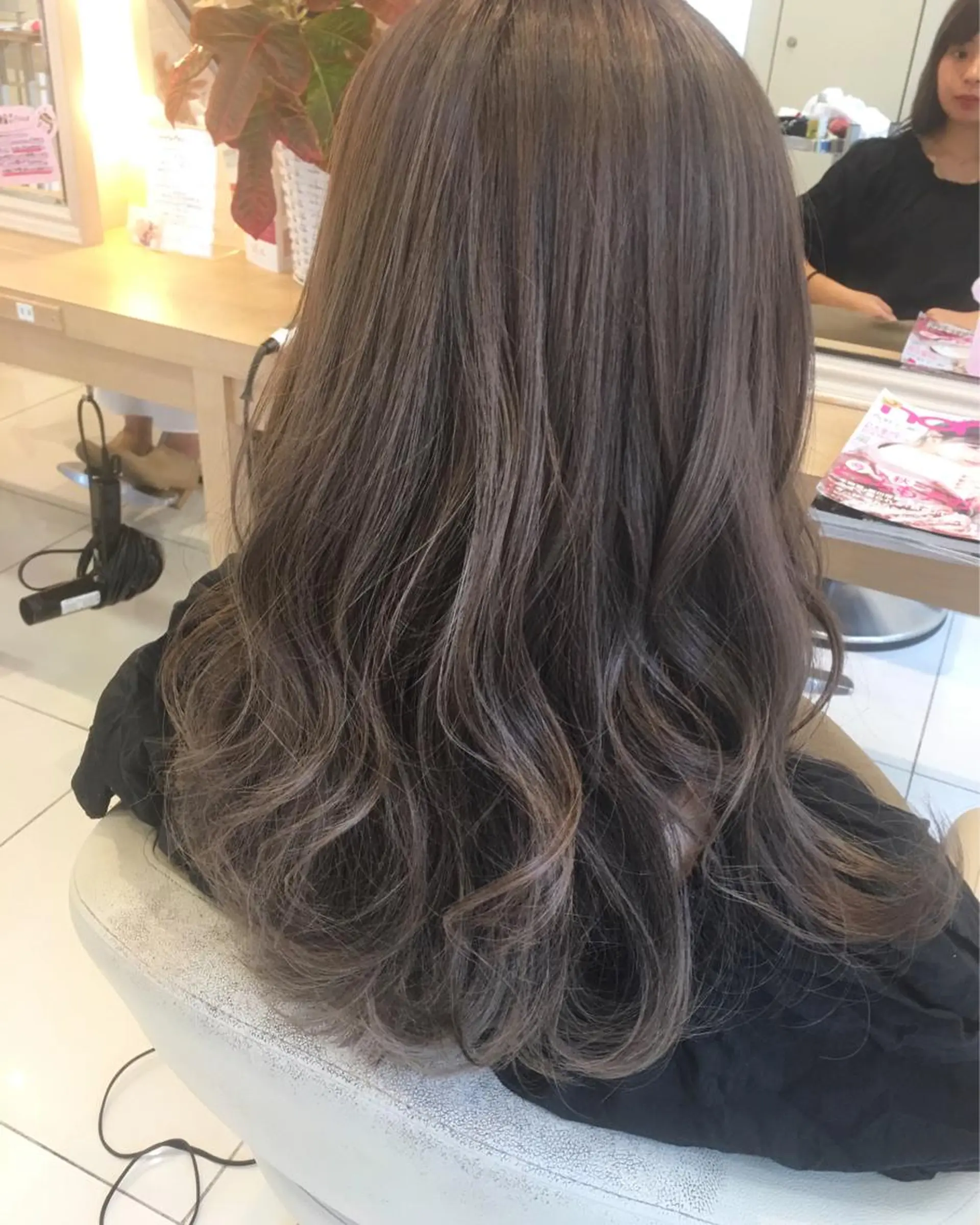 セミロング カラー グレージュ 小田原NO1 美容師 飯田飛翔のヘアスタイル