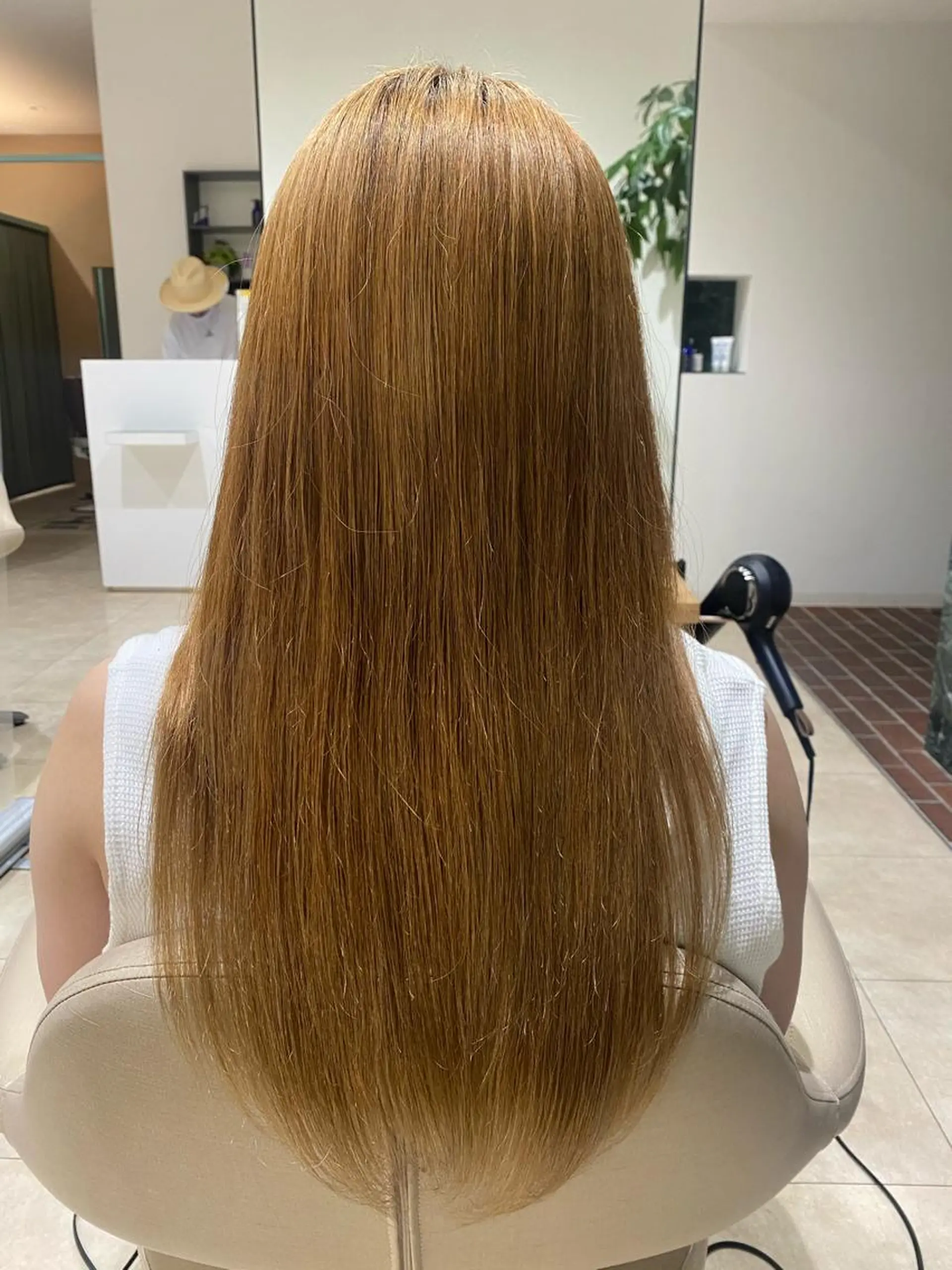 ロング 髪質改善 タナカ レイヤのヘアスタイル