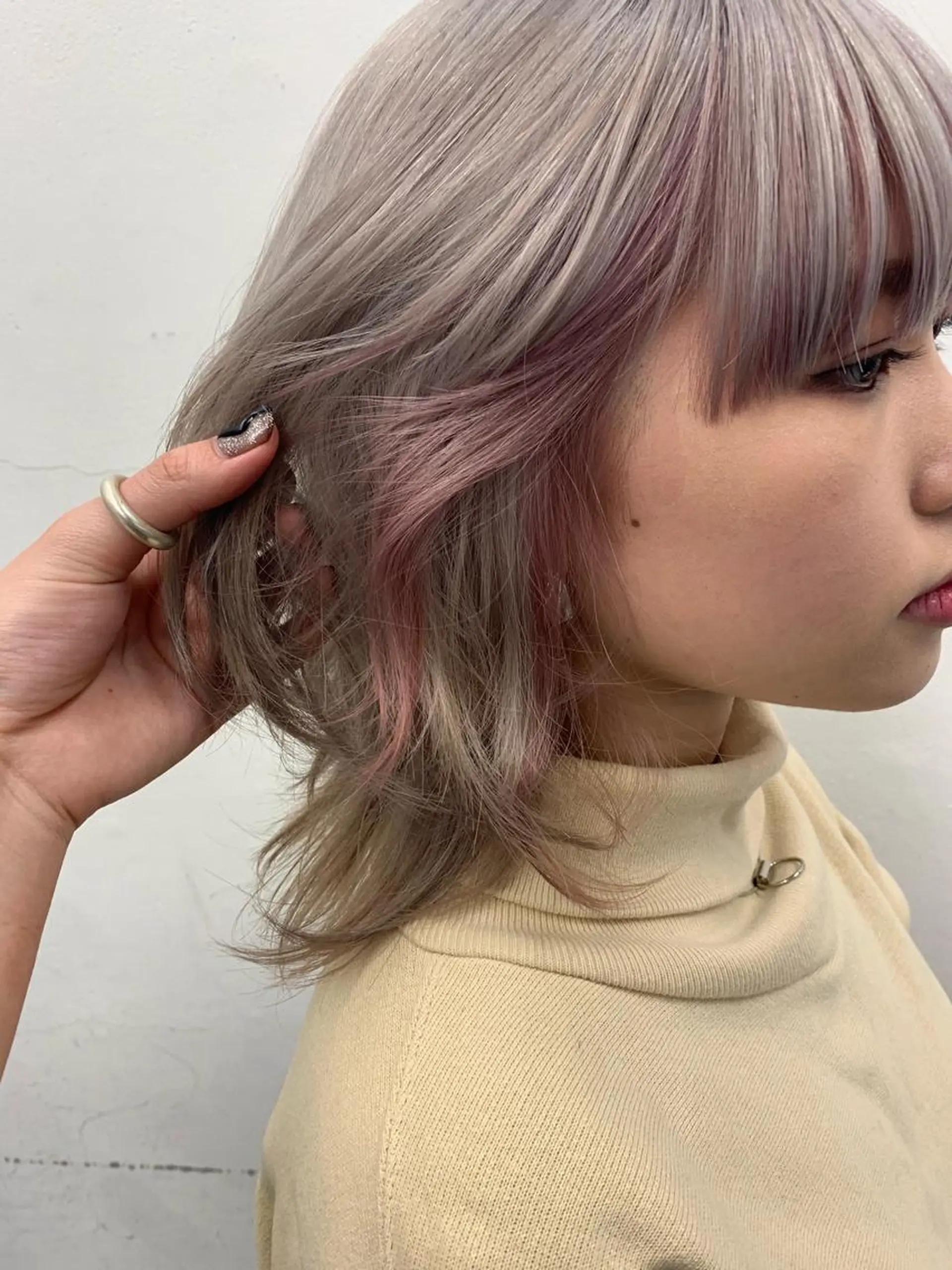 ミディアム カラー インナーカラー ピンクカラー シルバー レイヤーカット/艶髪 ✨💭KIRARIのヘアスタイル