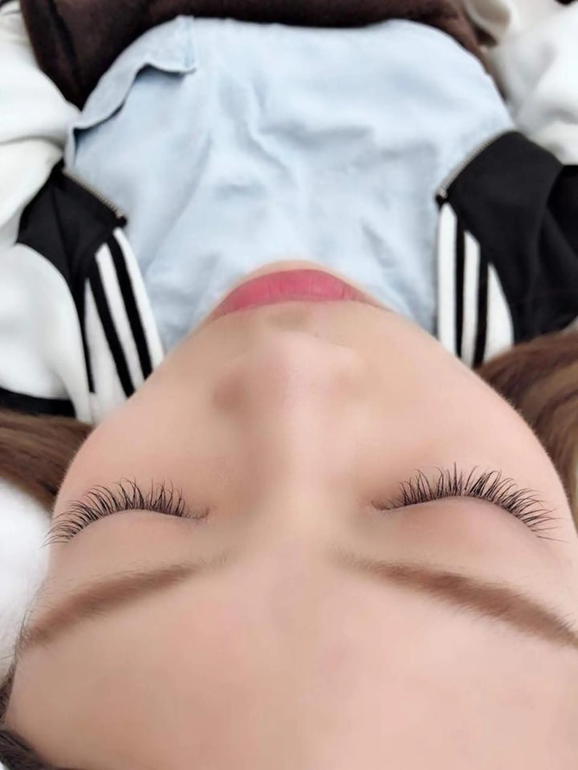 マツエク・マツパ レイヤーカット✖️ 柔らかベージュカラーのヘアスタイル