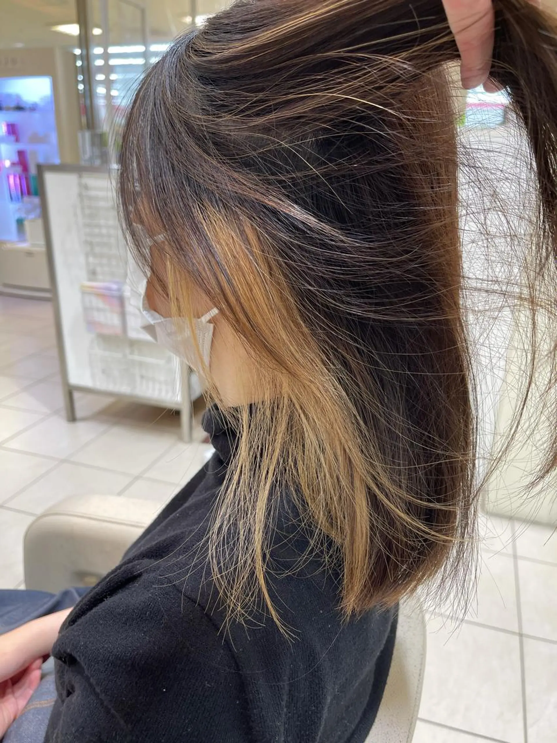 セミロング カラー 黒髪 ブルーカラー ブルーブラック カネヒラ リョウスケのヘアスタイル