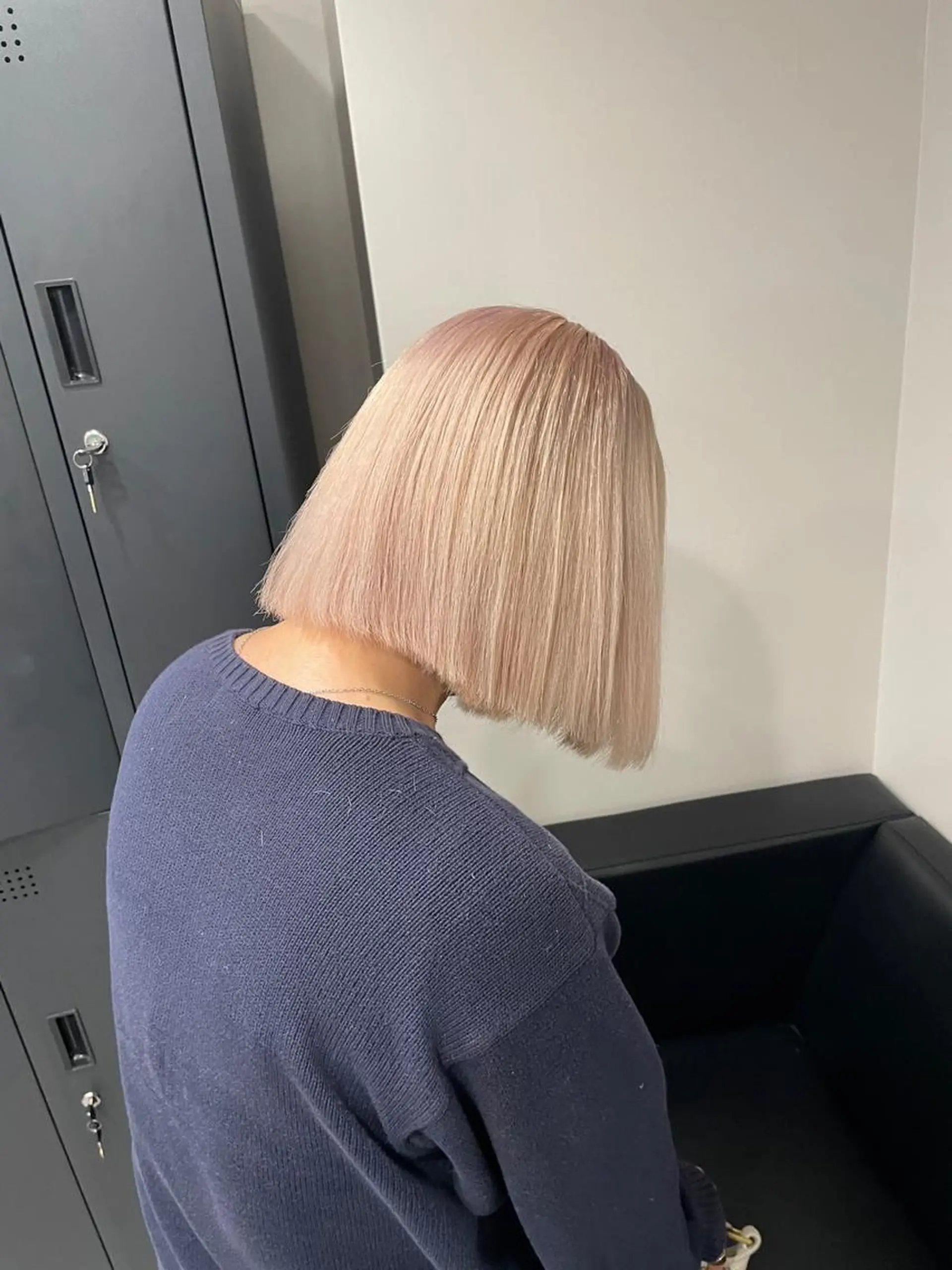 ミディアム カラー 切りっぱなしボブ レイヤー/縮毛矯正のヘアスタイル