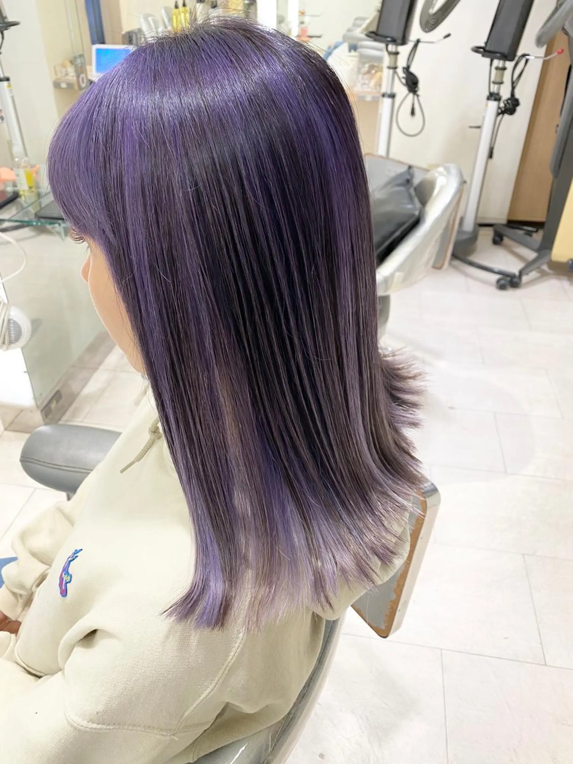ショート パープルカラー レイヤーカット ヘアカラー トリートメント 奥井 将希のヘアスタイル