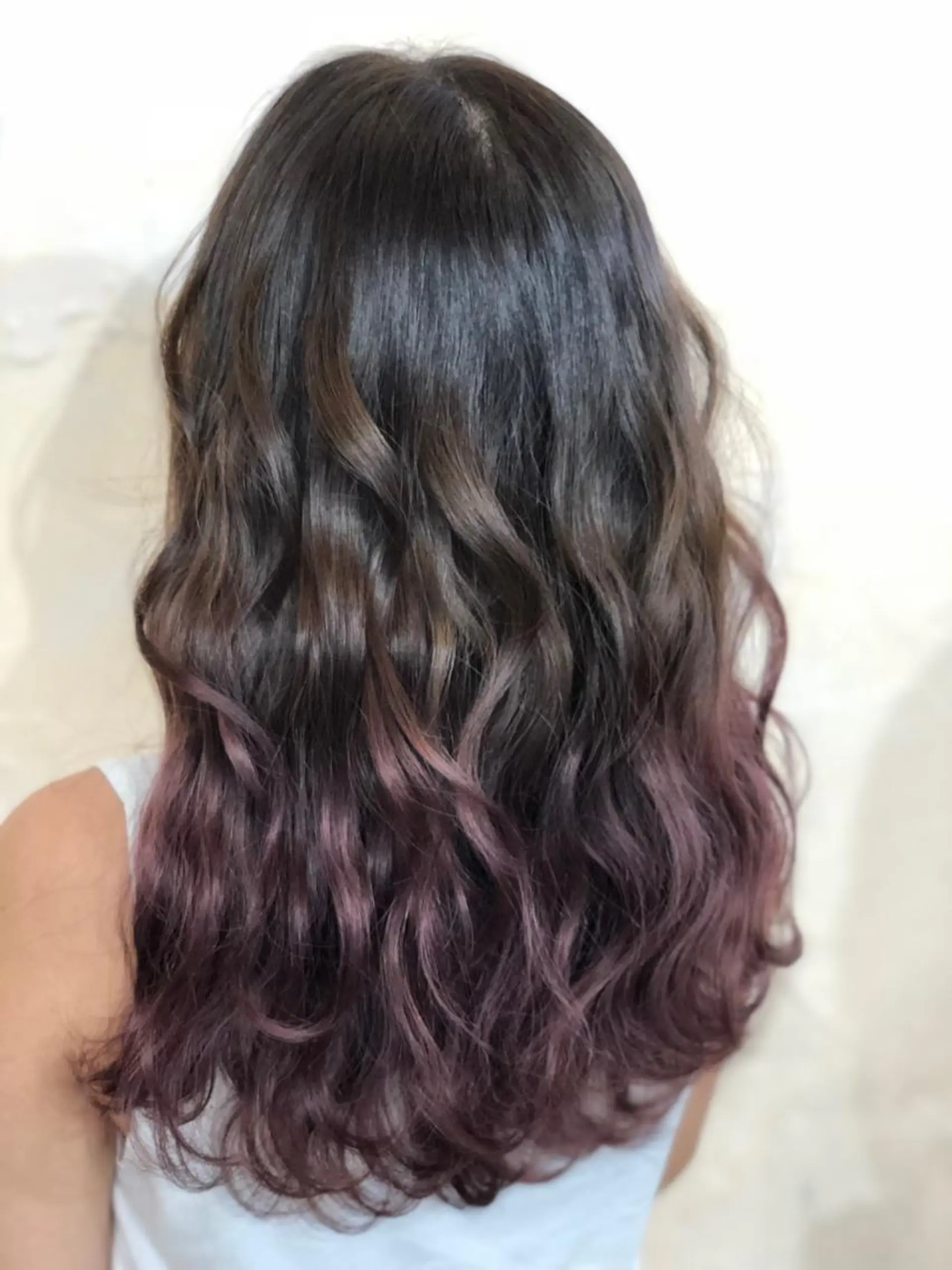 セミロング カラー グラデーションカラー ラベンダーカラー ピンクカラー ピンクラベンダー 海外レイヤー/ 梅田美容室のヘアスタイル