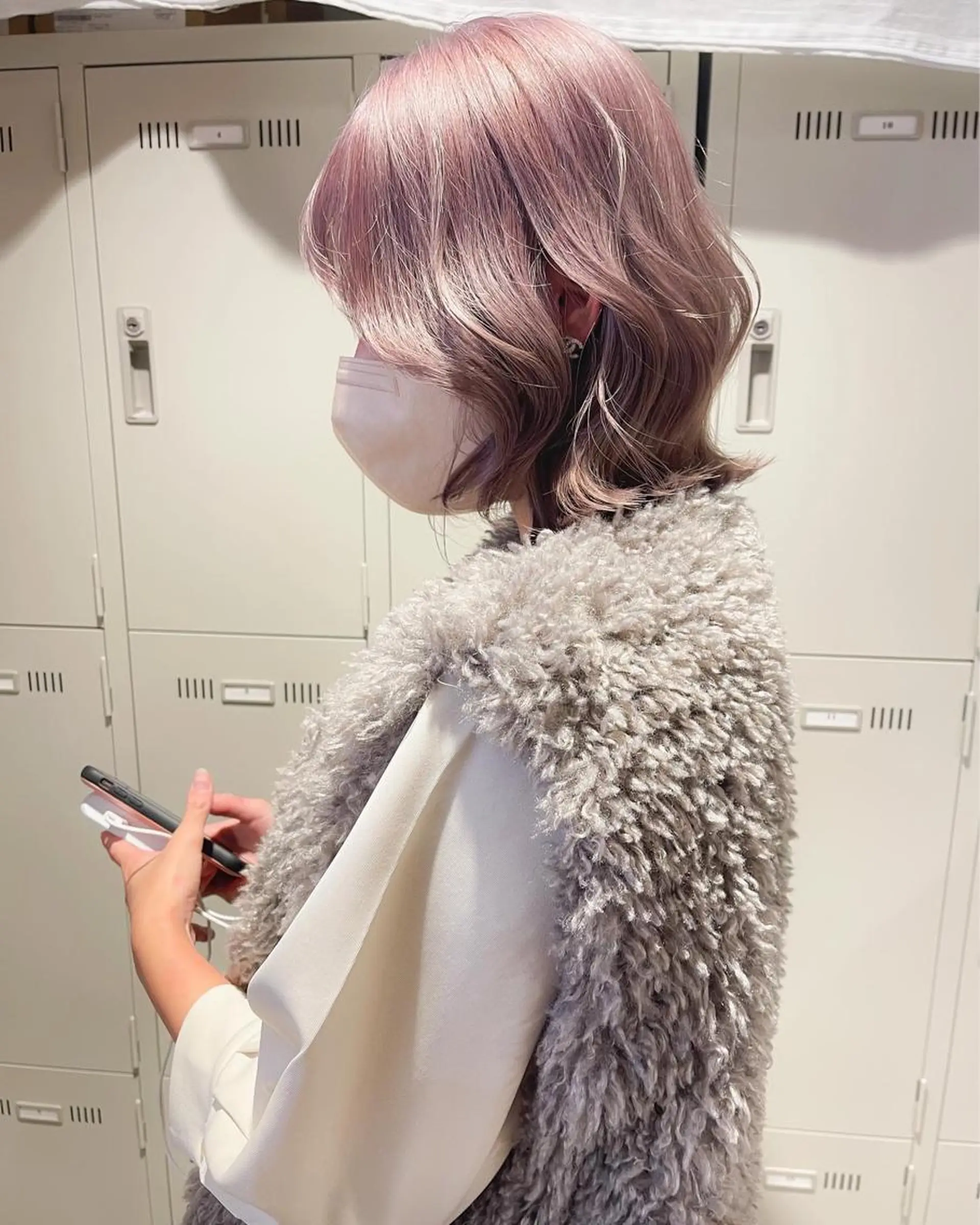 ミディアム カラー ヘアカラー トリートメント ハイトーン×レイヤー カットTAKUMIのヘアスタイル