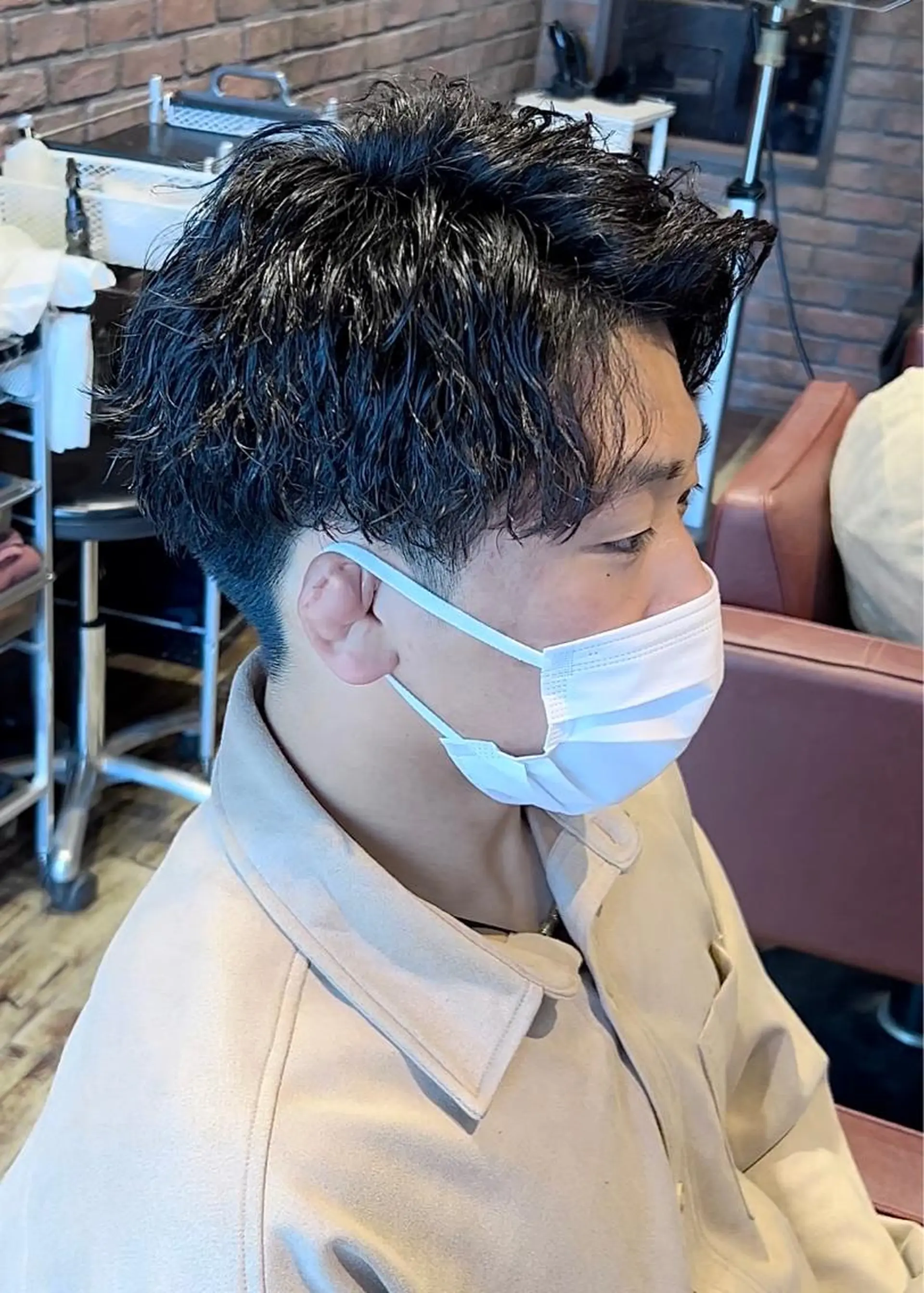 メンズ アイブロウ 曲がる縮毛矯正 LIBER 　岩名のヘアスタイル