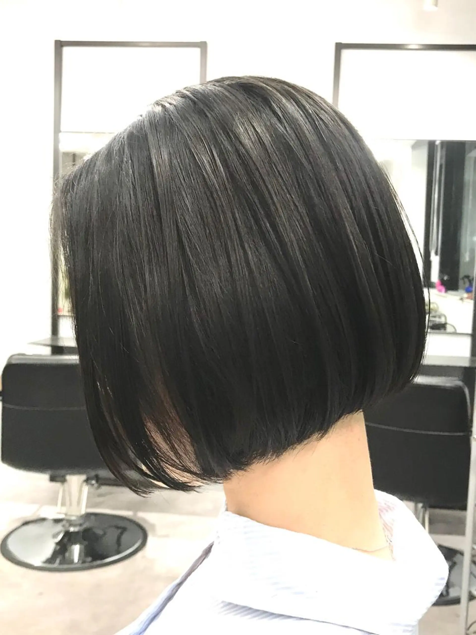 ミディアム カット ヘアカラー 色気レイヤー& ショートはお任せ🌟のヘアスタイル