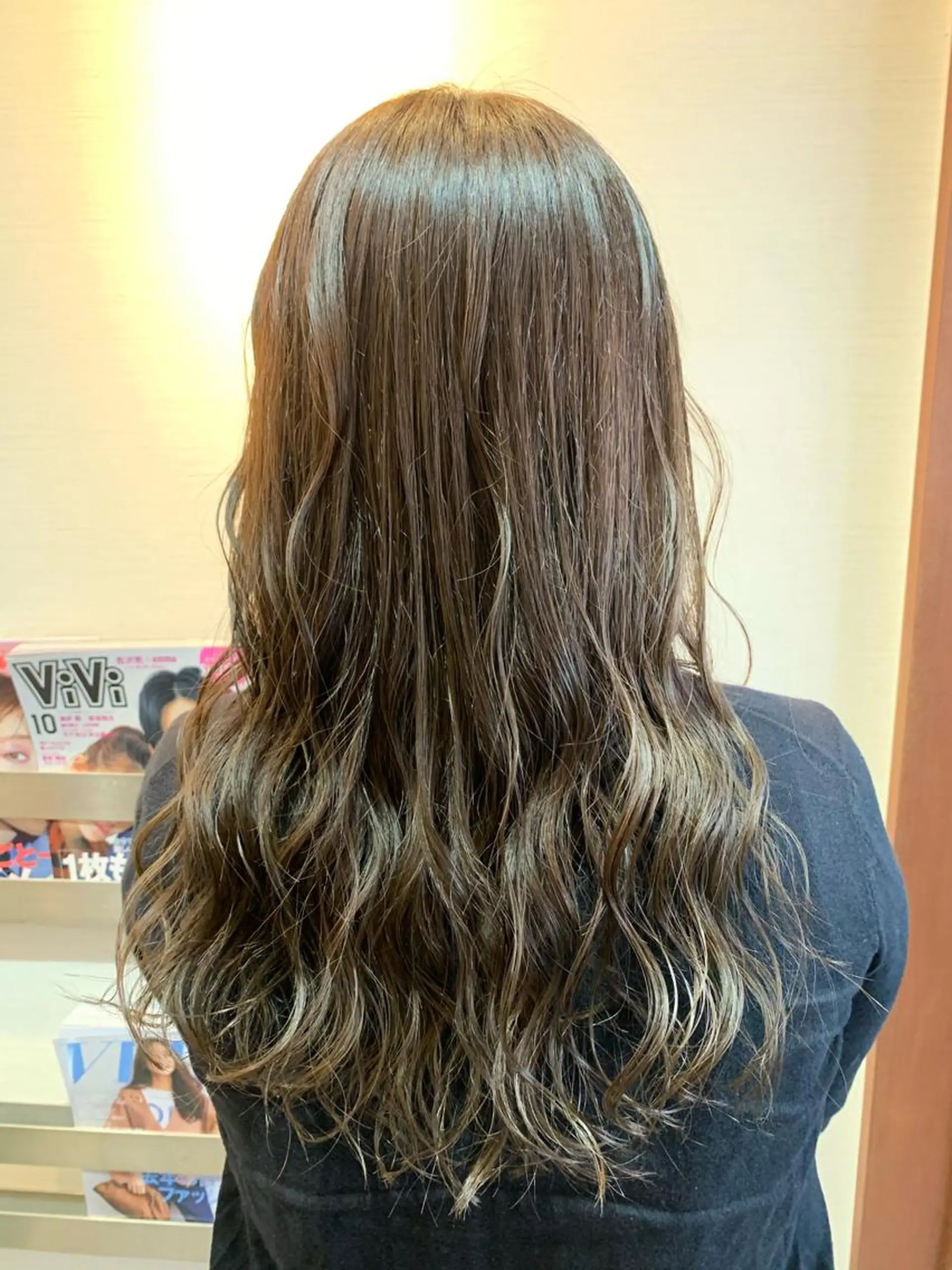 ロング カラー 蓮見  友里のヘアスタイル