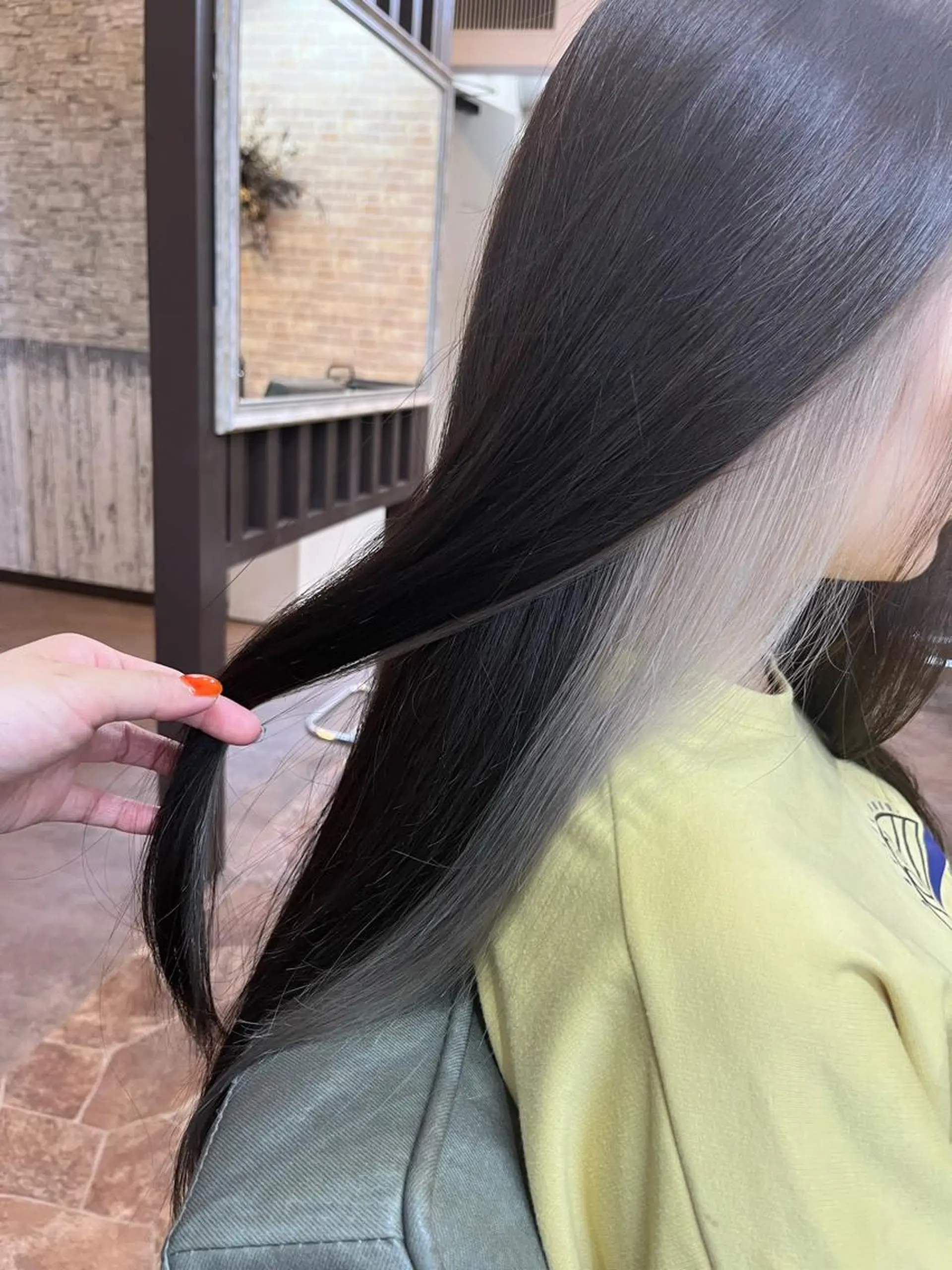 ロング Lilly 中谷友里のヘアスタイル