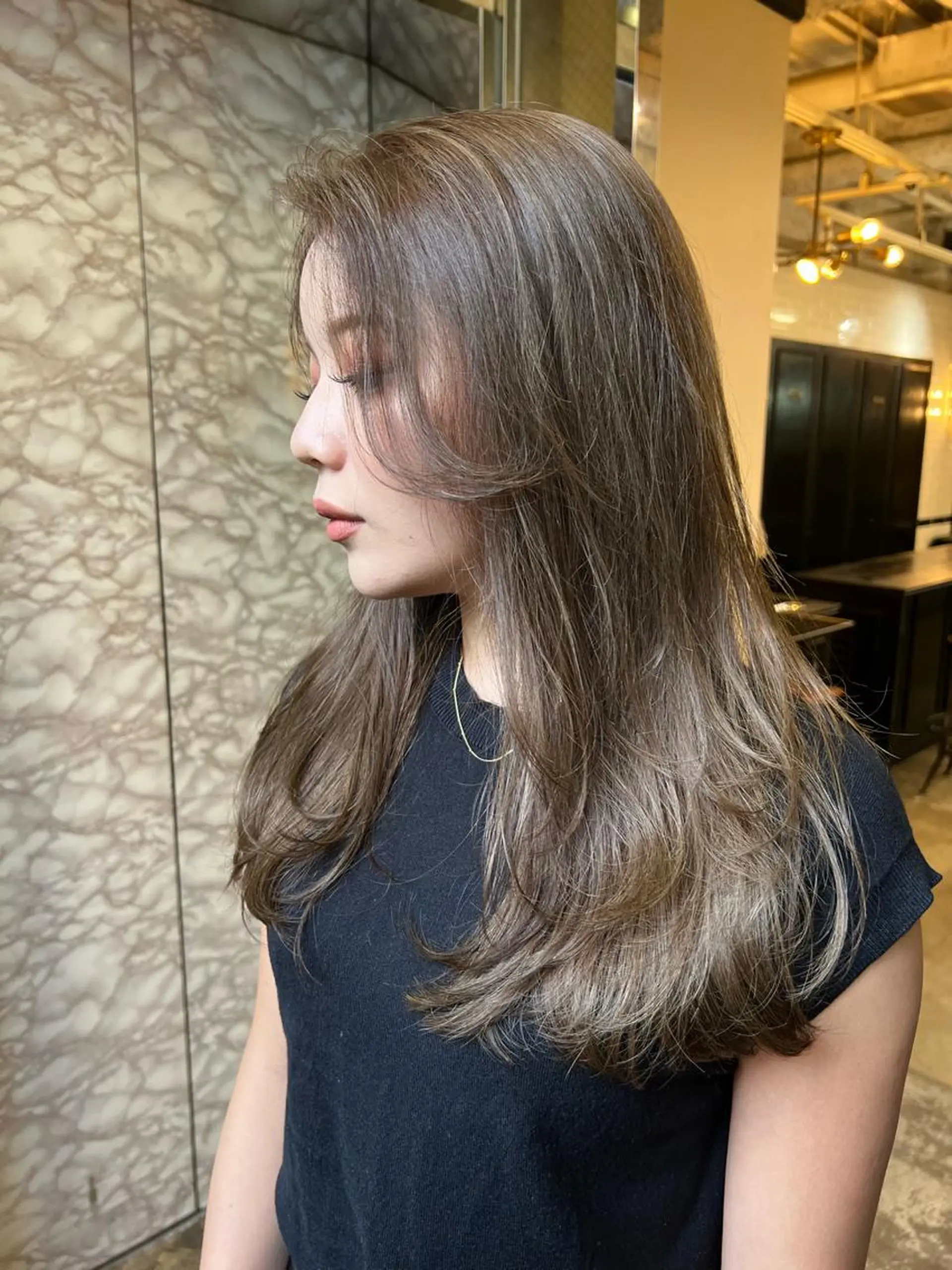 セミロング カラー ベージュカラー グレージュ 顔まわりレイヤー レイヤーカット 🌟小顔レイヤー× 赤み消し透明感カラーのヘアスタイル