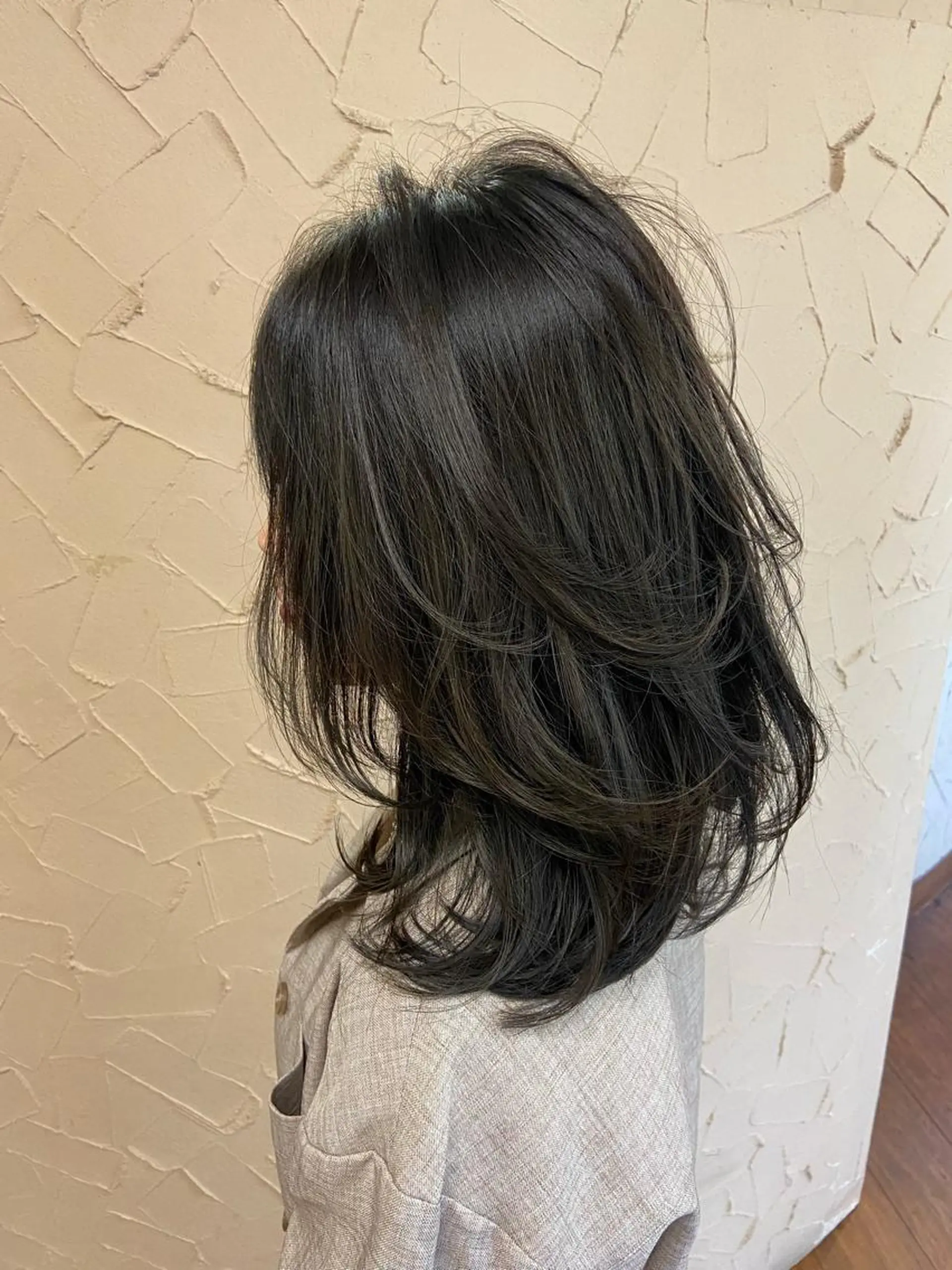 セミロング カラー パーマ セミロングパーマ 黒髪 ブルーカラー ブルーブラック レイヤーカット カット ヘアカラー トリートメント スローエイジング/ ダメージレス鈴木慎一のヘアスタイル