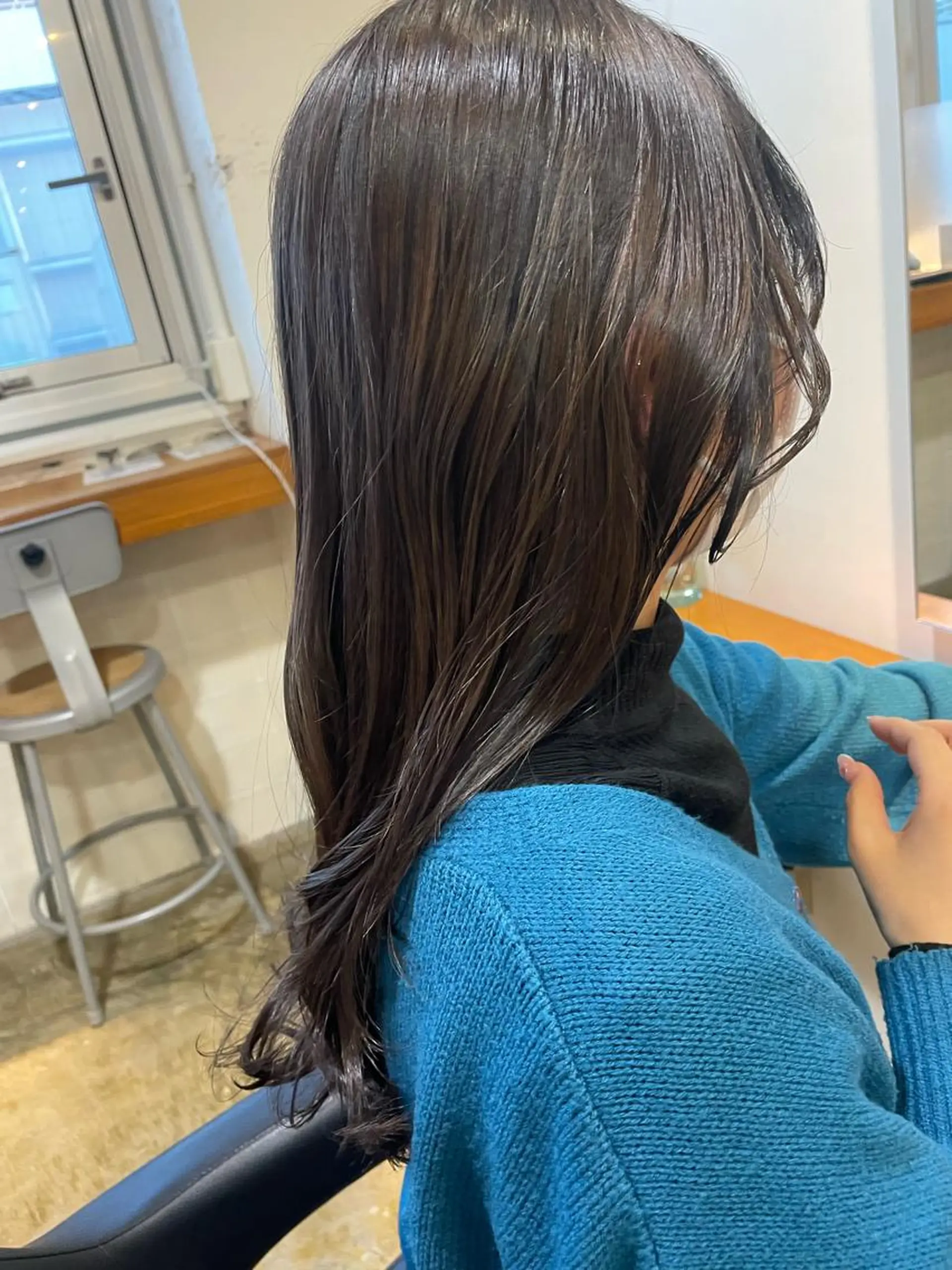 ミディアム カラー グレージュ カット ヘアカラー トリートメント レイヤー／似合わせ TAKUYAのヘアスタイル