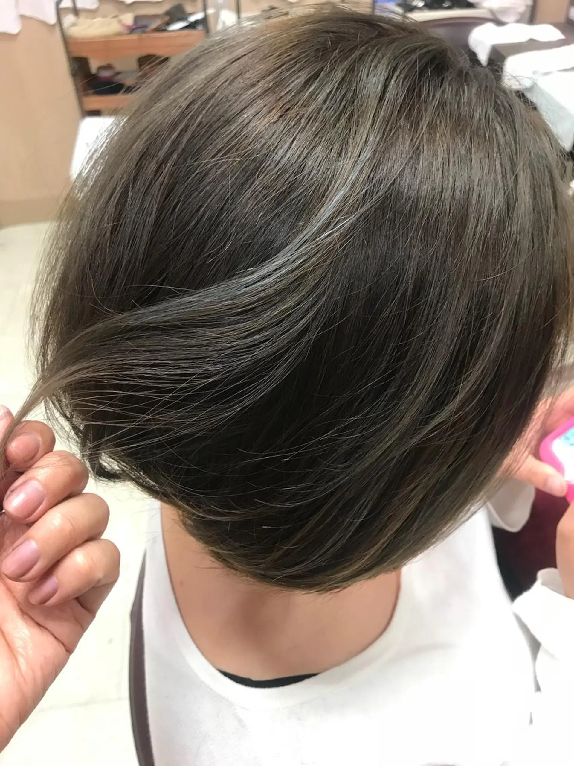 ショート カラー グレージュ ハイライトカラー ハイライト ササキ トモコのヘアスタイル