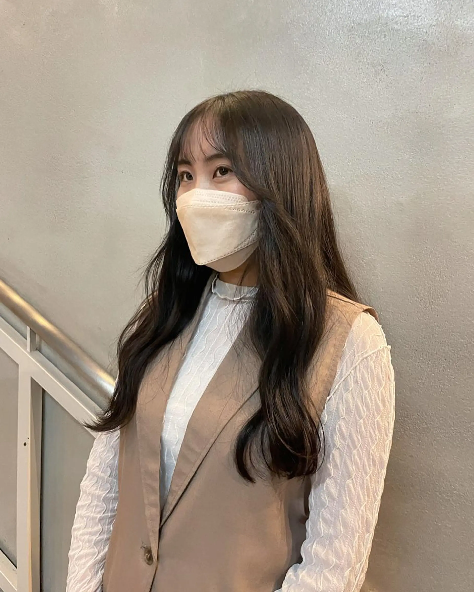 ロング カラー ベージュカラー 透明感カラー/顔周り レイヤー/髪質改善のヘアスタイル