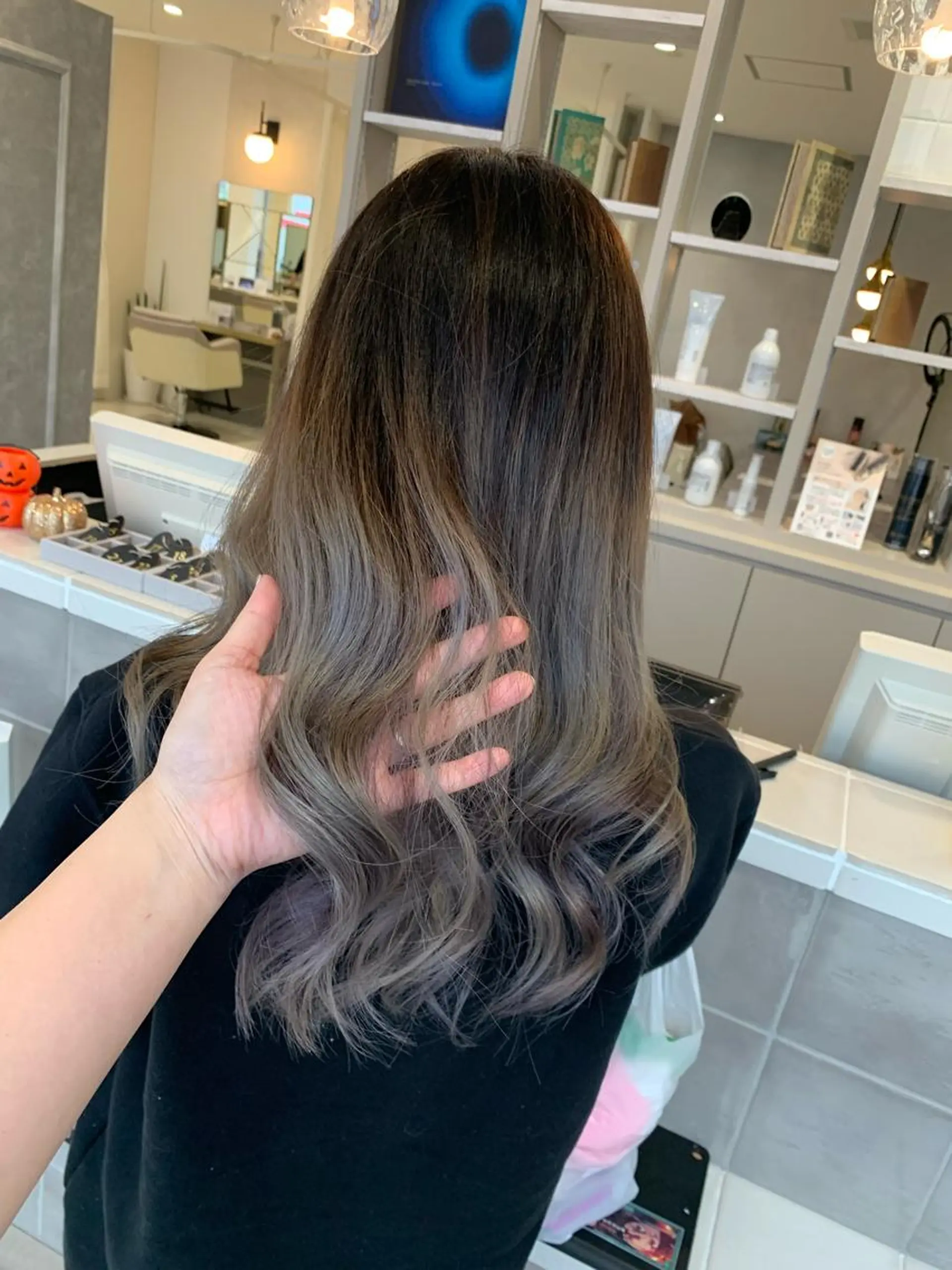 ロング カラー バレイヤージュ ブリーチ デザインカラー グラデーションカラー レイヤーカット stylist N0Nのヘアスタイル