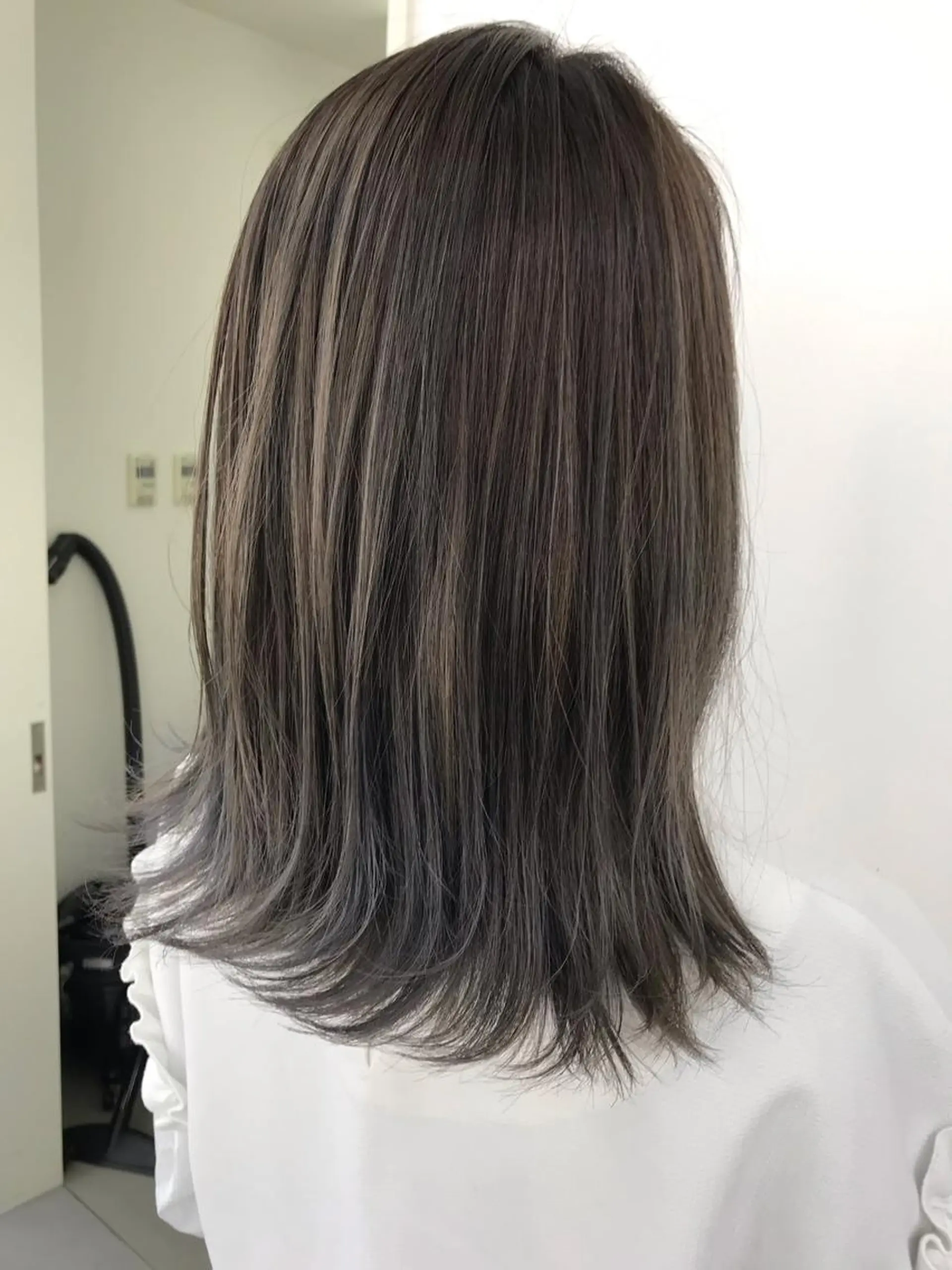 ミディアム カラー バレイヤージュ レイヤーカット Laf かおりのマツエク・マツパデザイン