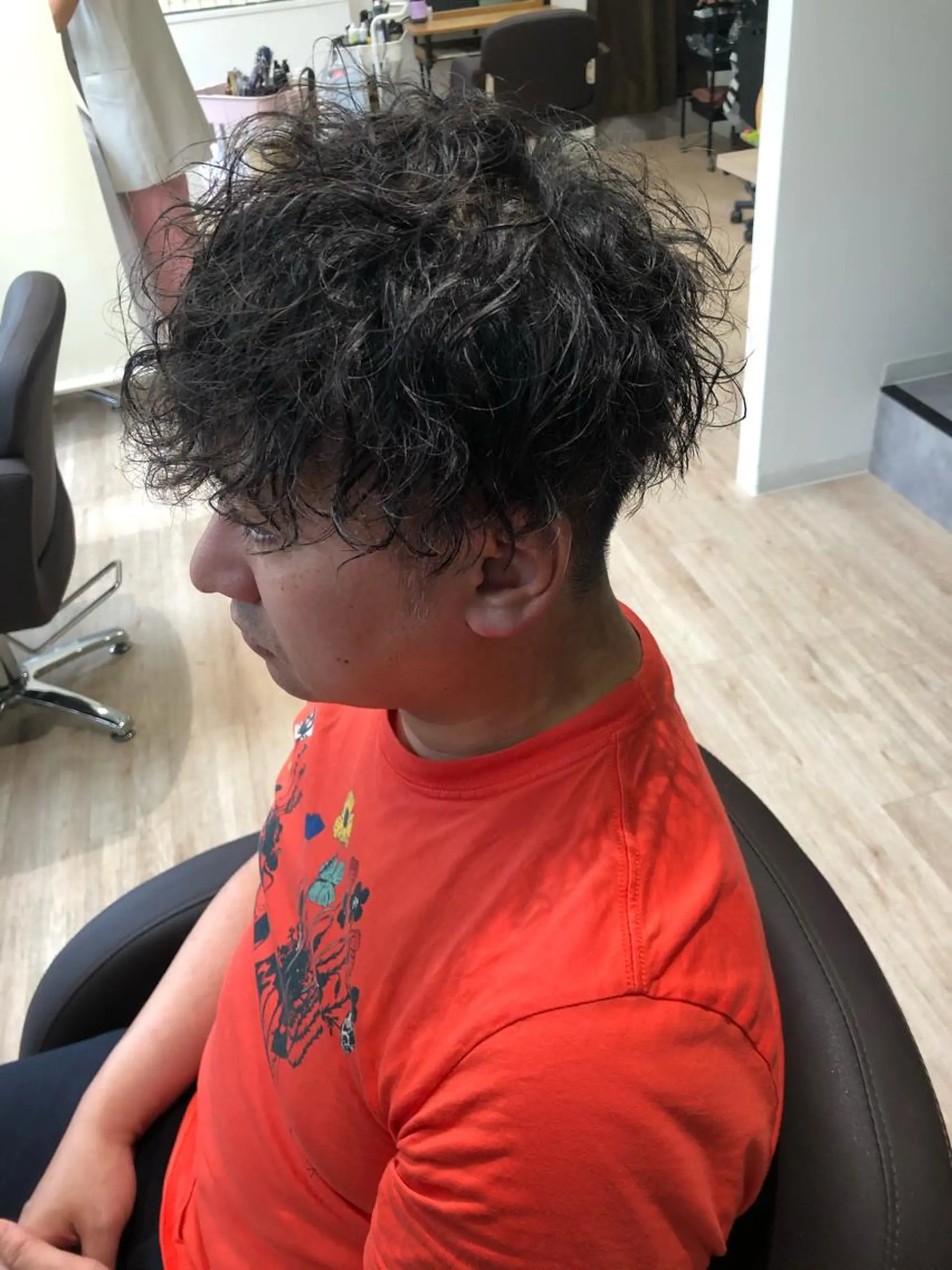 カラー パーマ メンズ 関西センターパート メンズモデル募集のヘアスタイル