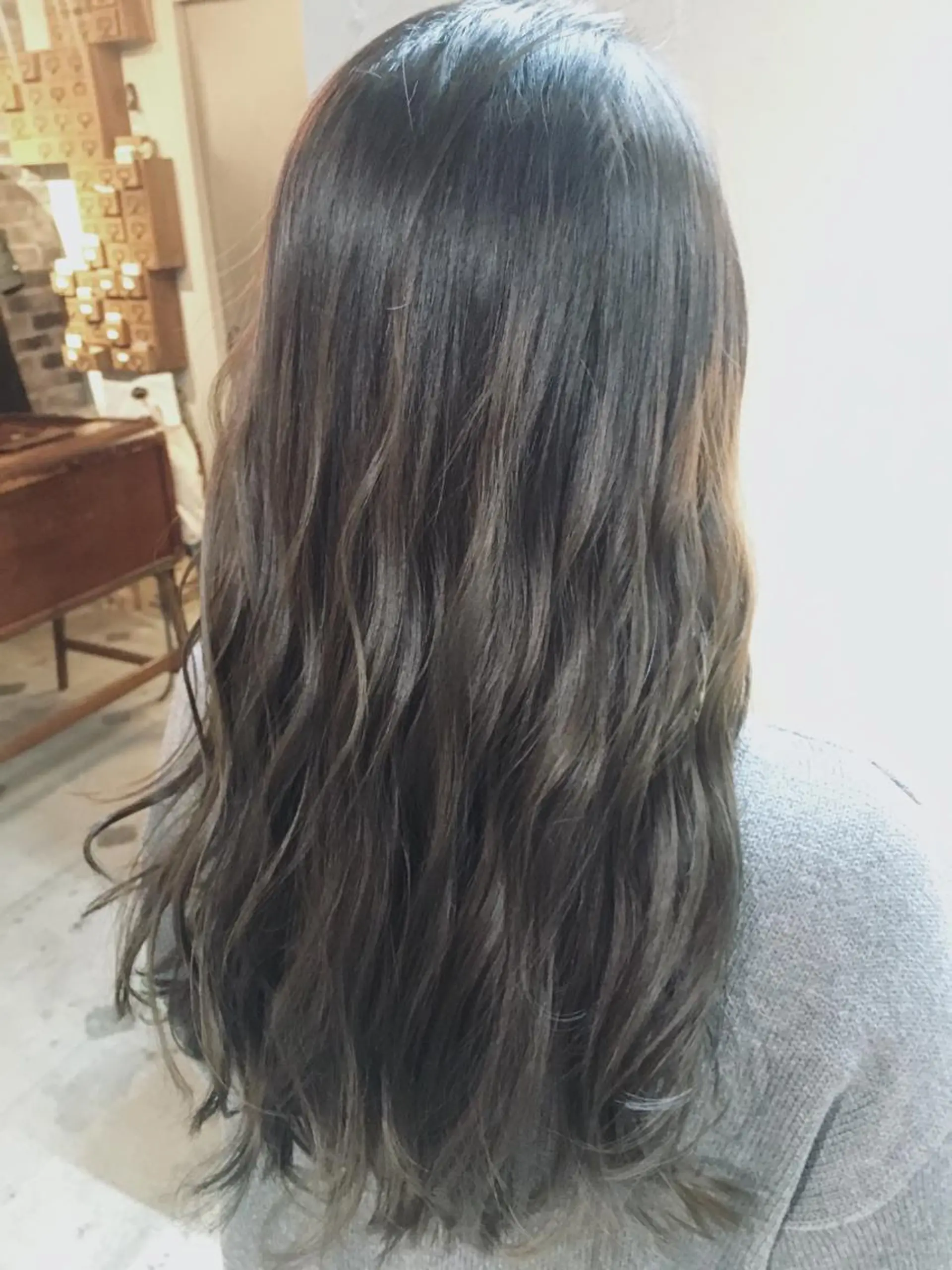 ロング カラー 透明感カラー グレージュ ハイライトカラー ハイライト ヘアカラー トリートメント 代表 中島貴志のヘアスタイル