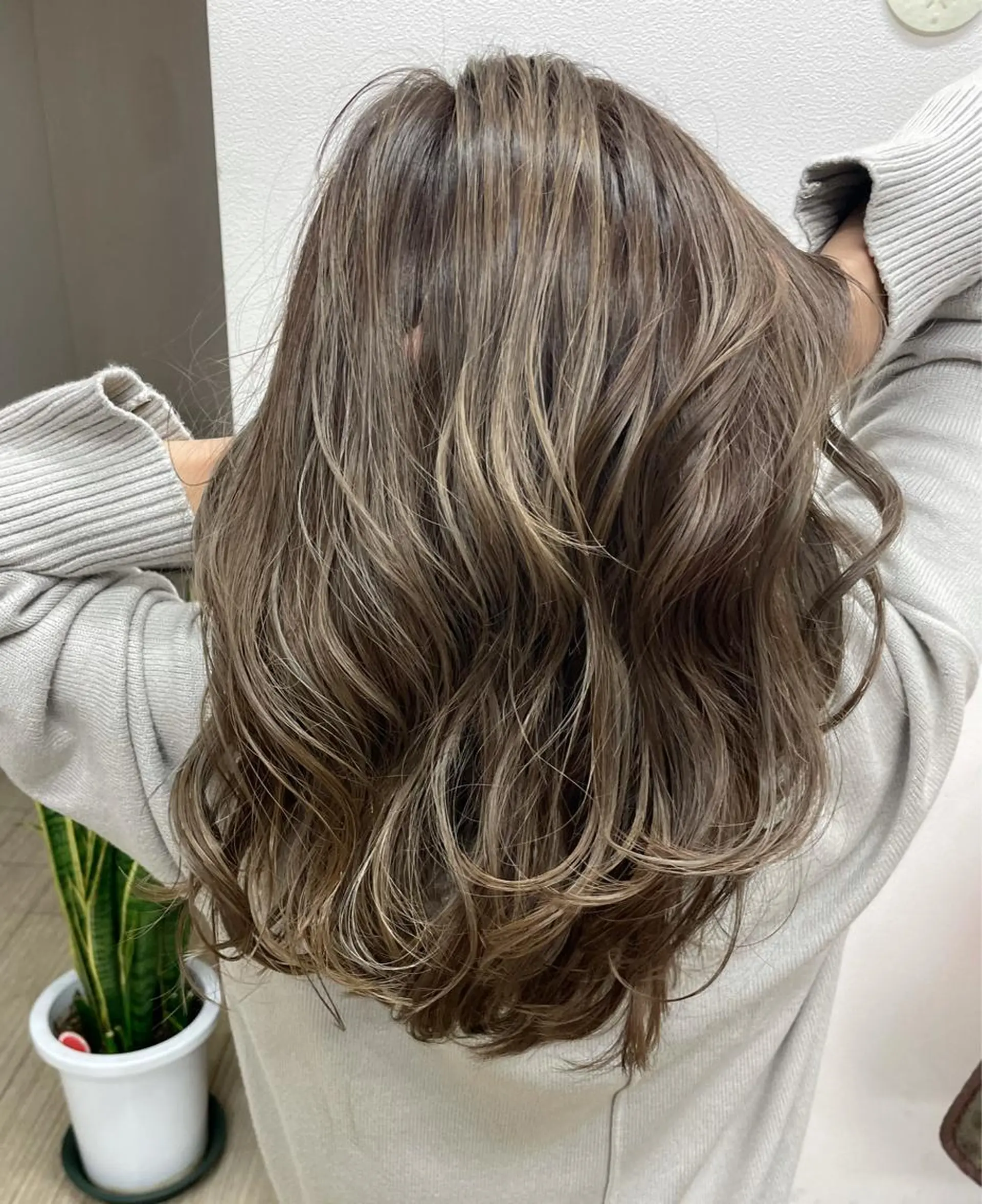 セミロング ヘアカラー AKI💛 すみれのマツエク・マツパデザイン