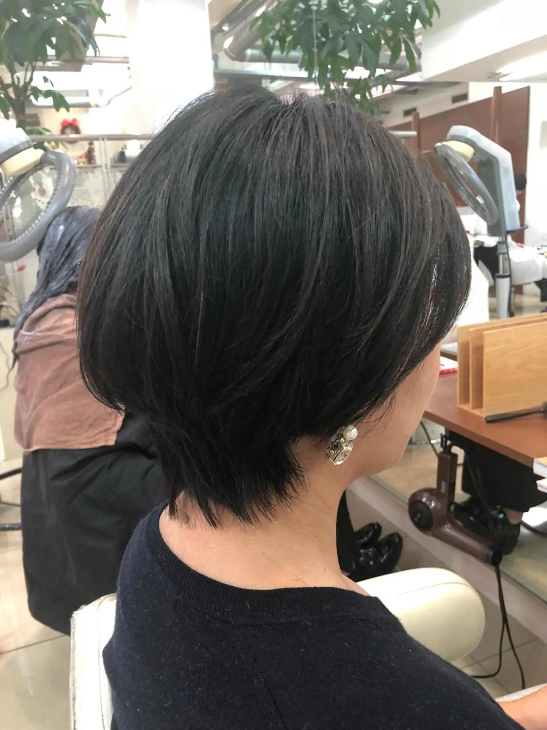 ショート 岩出 俊のヘアスタイル