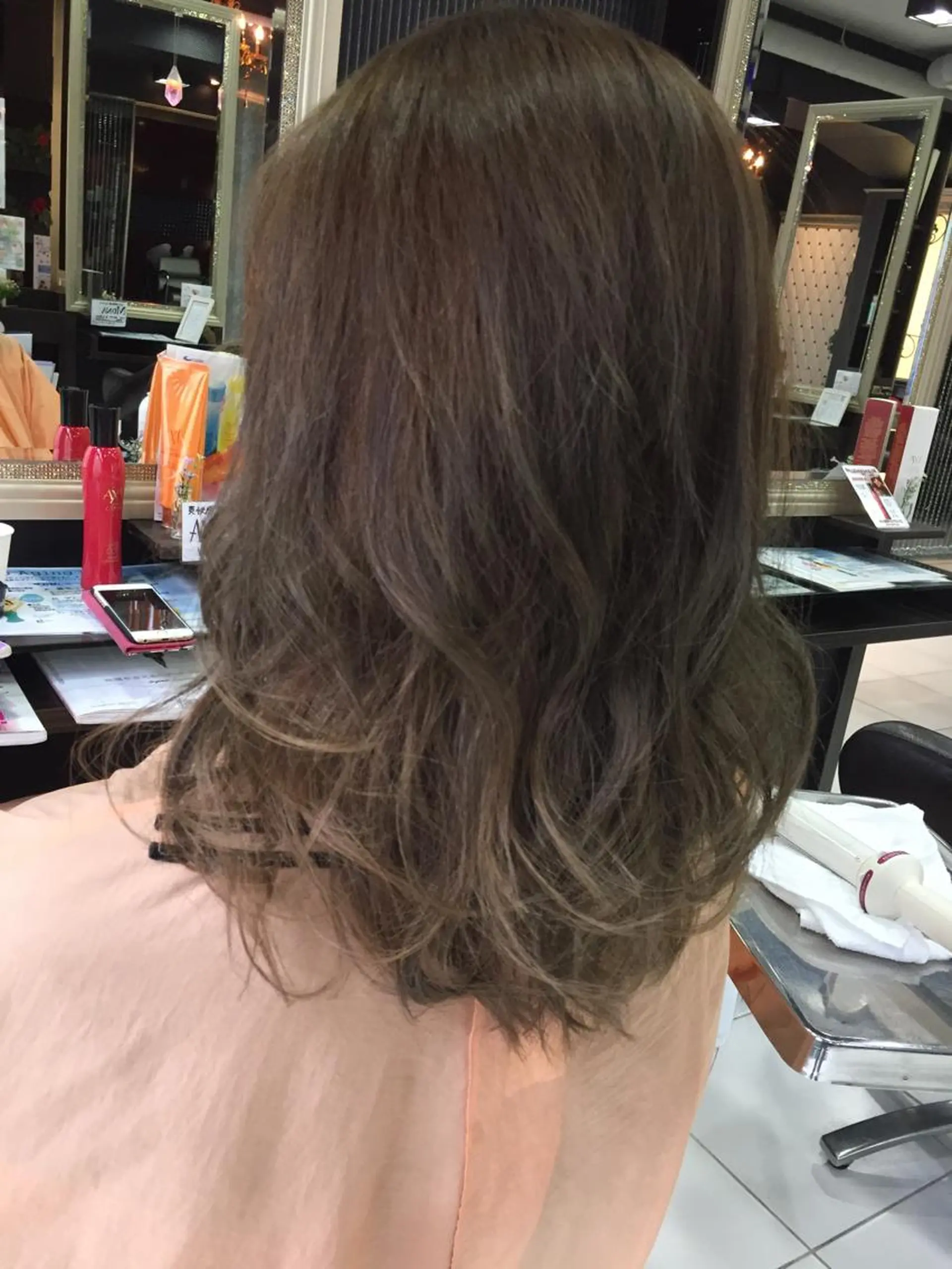 ミディアム カラー ハイライトカラー イルミナカラー ハイライト 韓国ヘア✨グレージュ カラーasamiのヘアスタイル