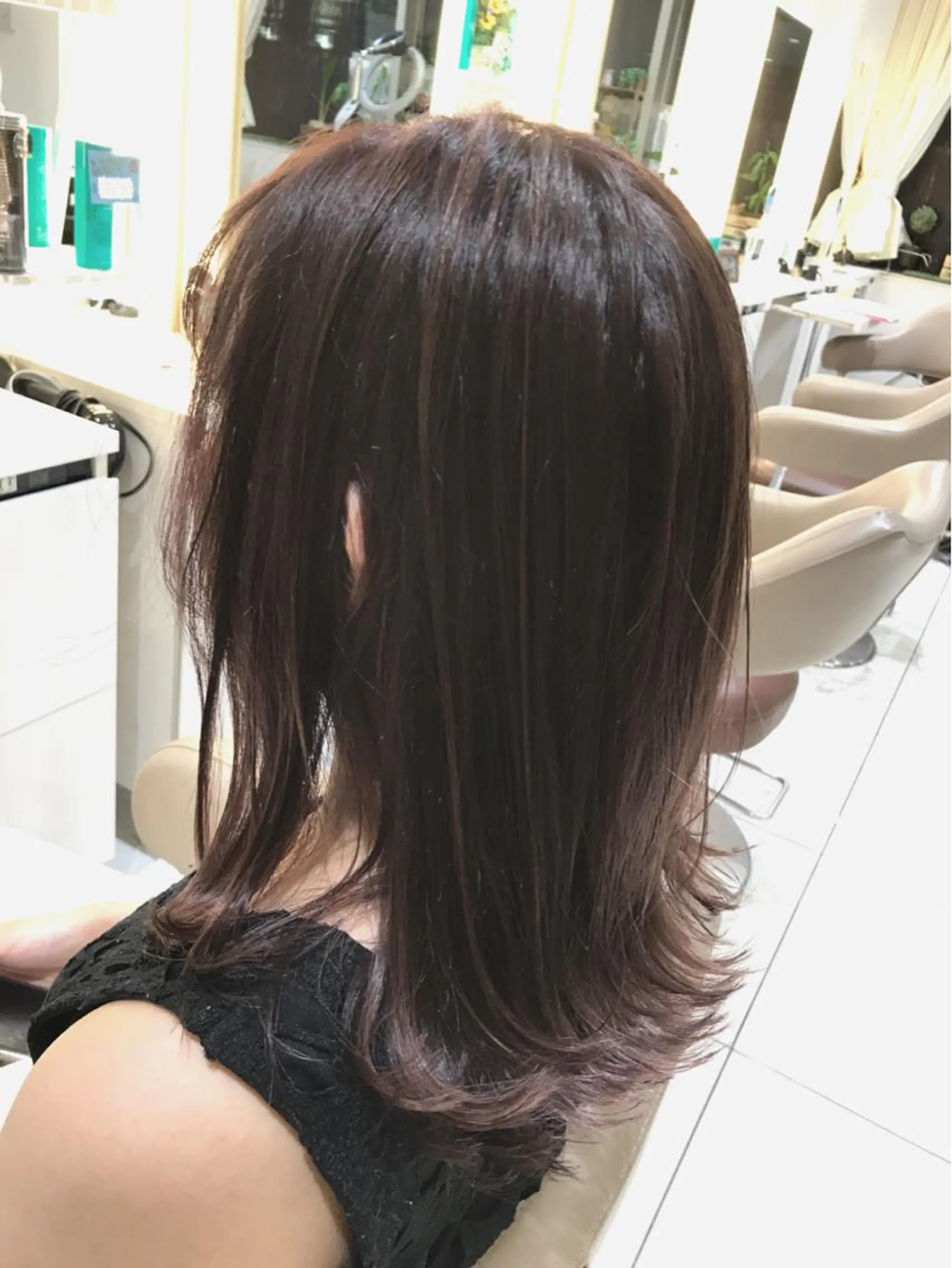 ミディアム カラー グレージュ ハイライトカラー ハイライト 外ハネヘア カット ヘアカラー 山崎俊輔/髪質改善 /バレイヤージュのヘアスタイル