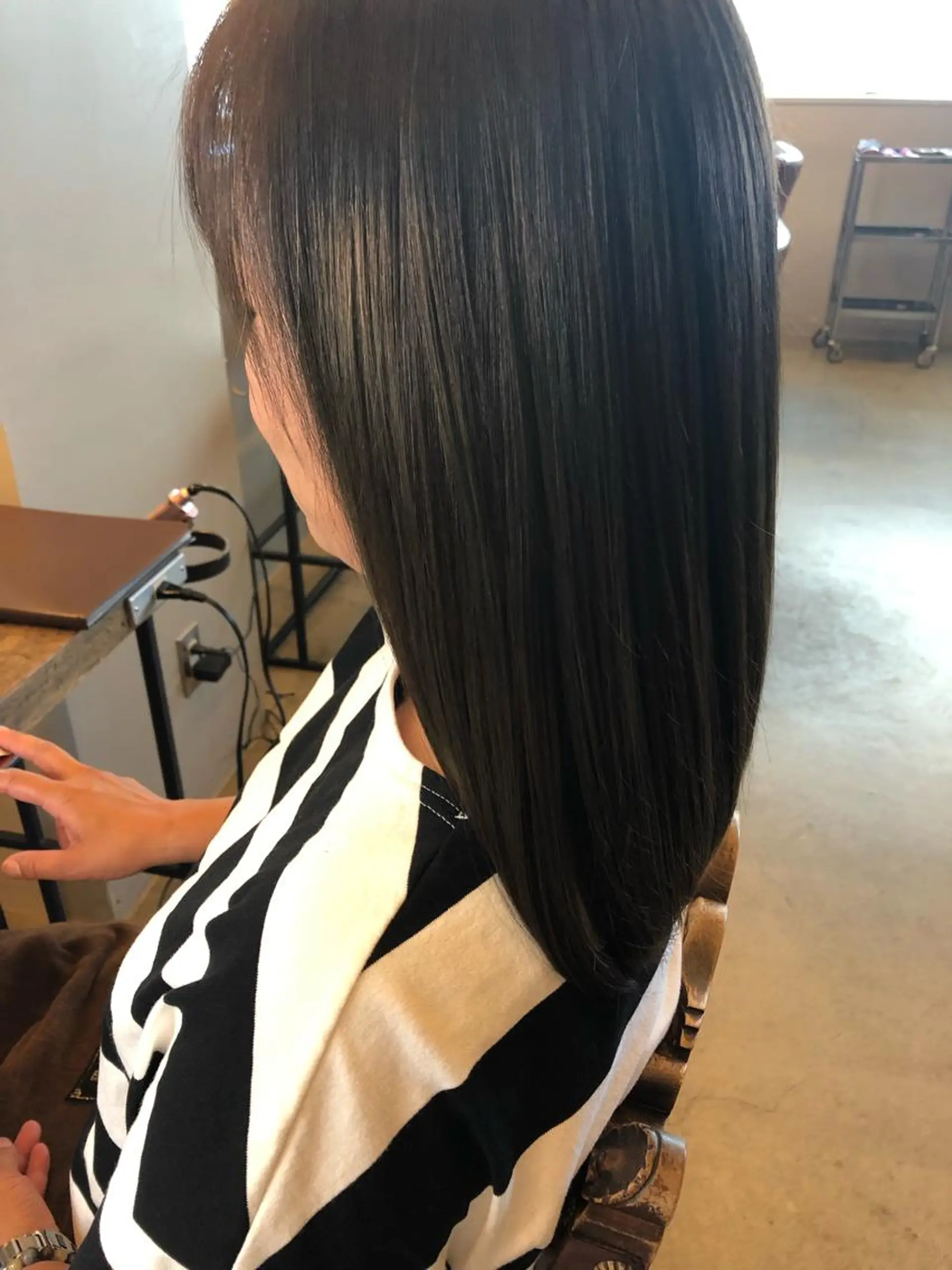 セミロング カット 相原 美咲のヘアスタイル