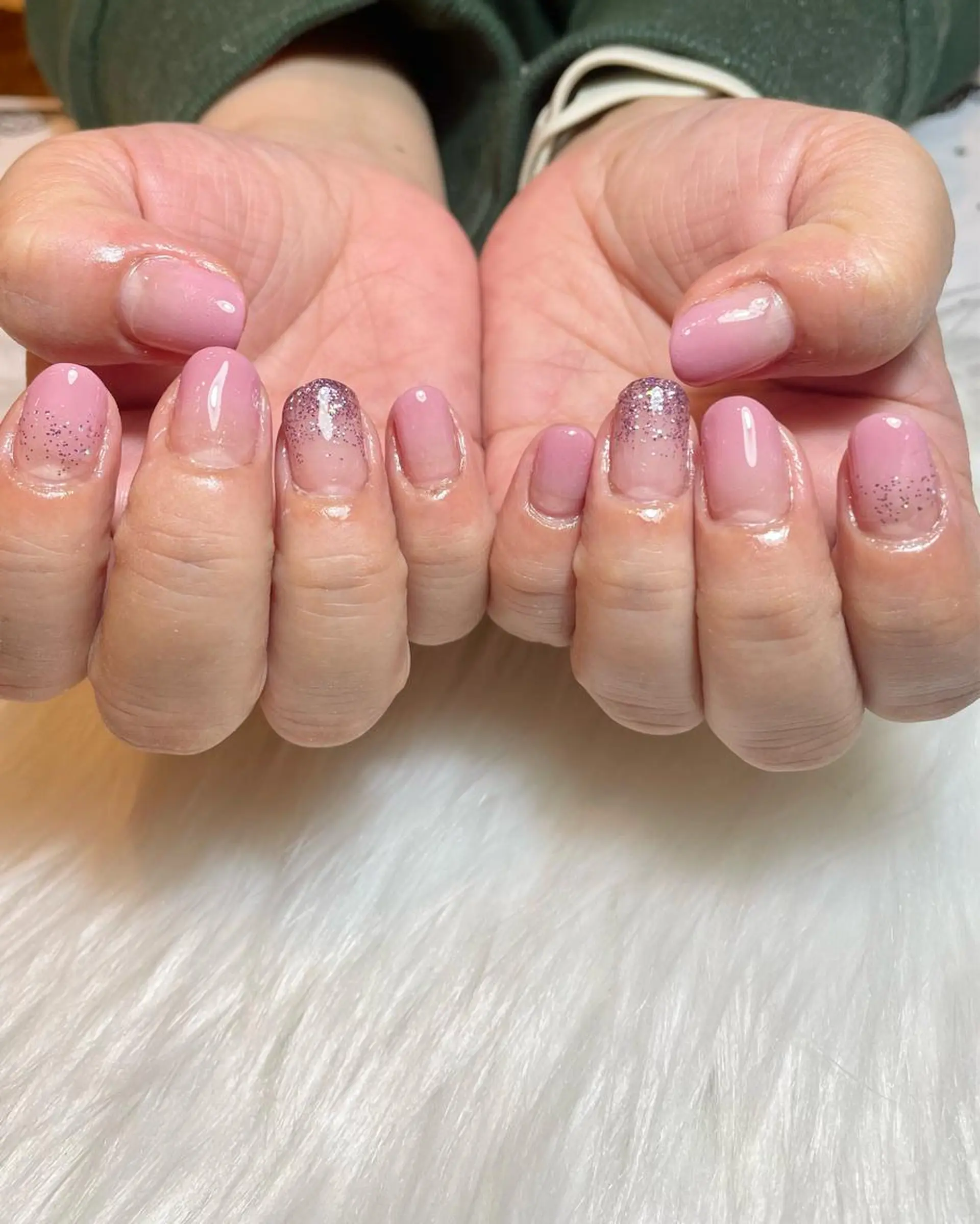 ネイル グラデーション 大袋駅東口徒歩2分 alivioのネイルデザイン