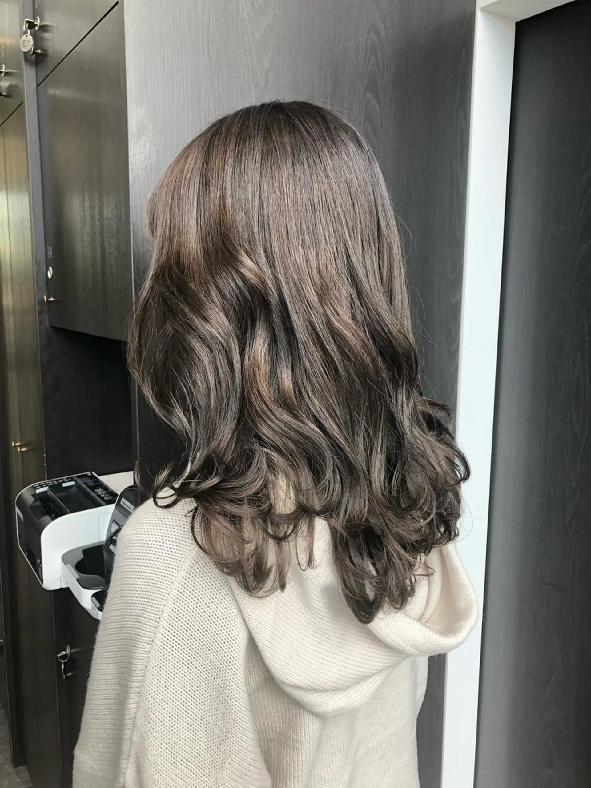 ロング カラー パーマ ヘアアレンジ 成人式 アッシュ アッシュブラウン ベージュカラー ブリーチ カット ヘアカラー トリートメント stylist 🌸 kana.のヘアスタイル