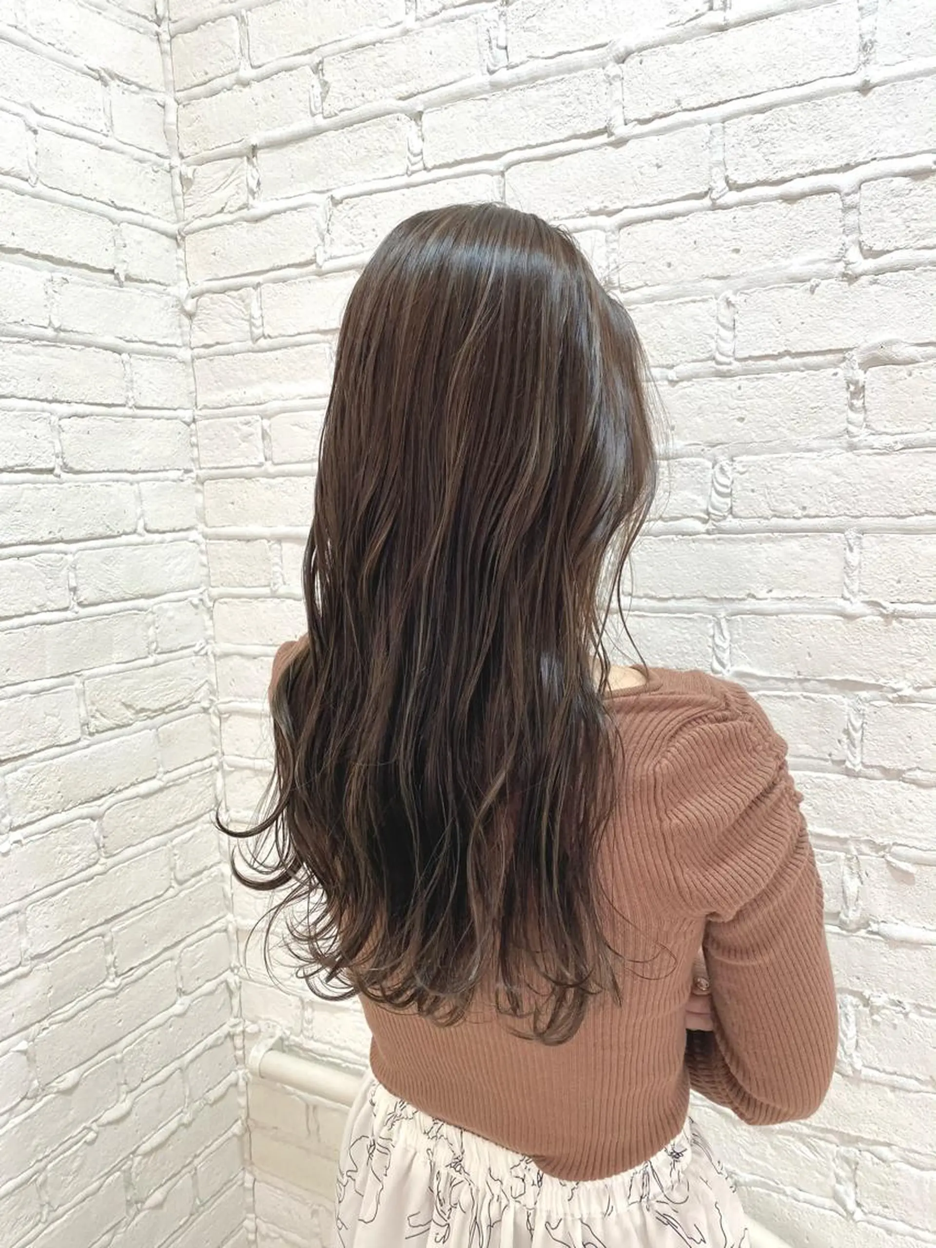 ロング ハイライト カット ヘアカラー 岩尾 凪のヘアスタイル