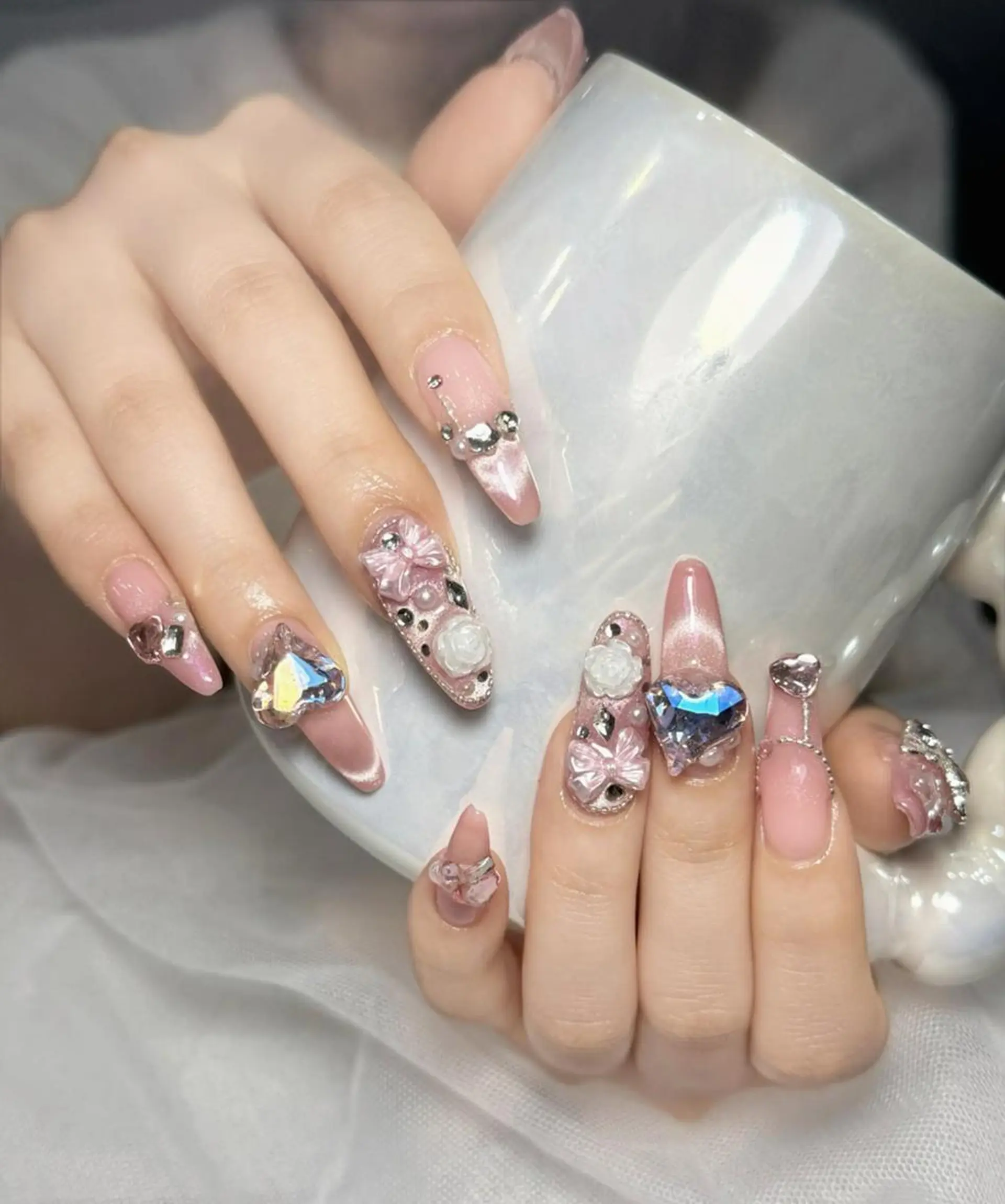 ロング カラー ベージュカラー グラデーションカラー ピンクカラー 韓国風ヘア ハンドネイル Bling Salonのネイルデザイン