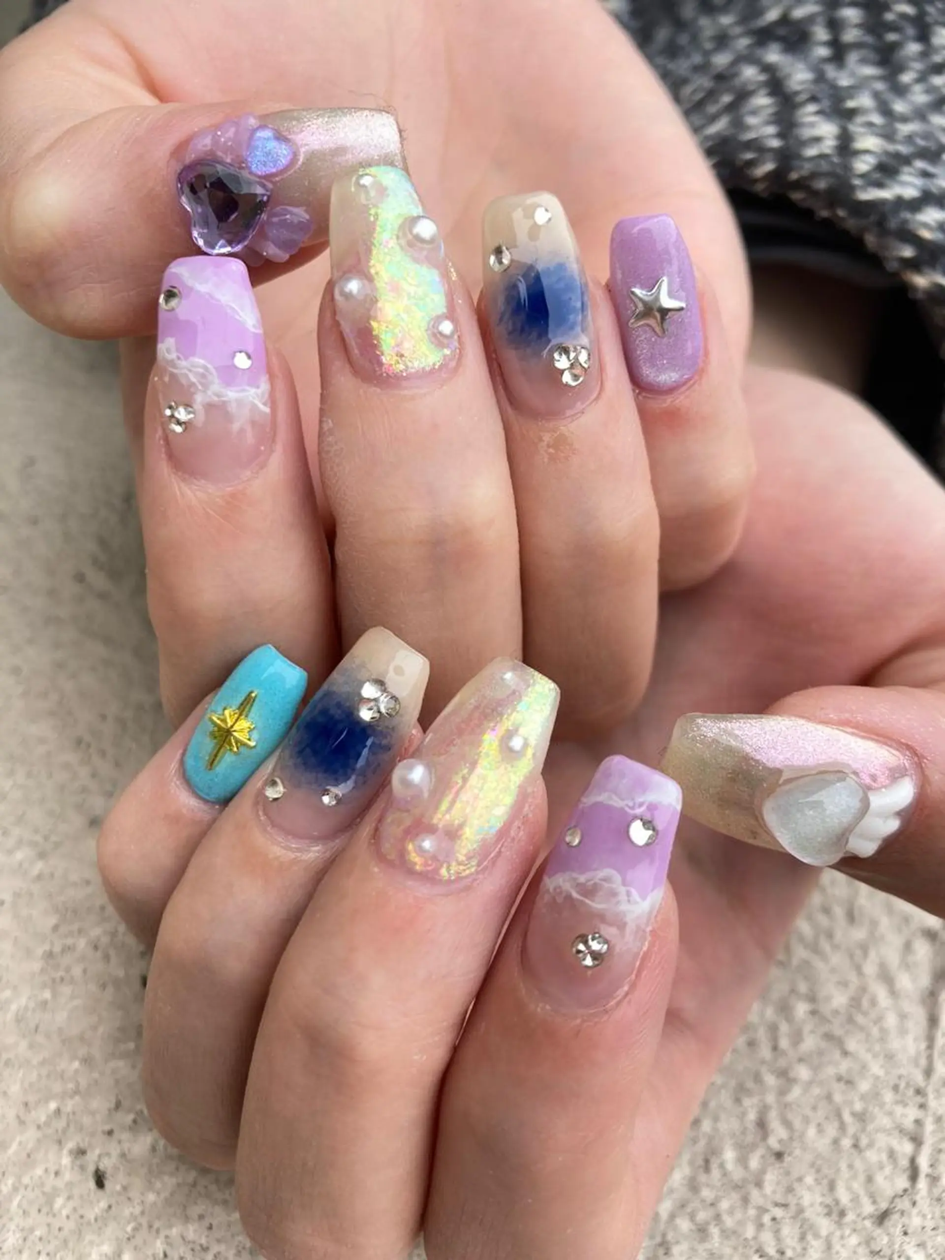 ミディアム ネイル ハンドネイル フットネイル ✴︎ Delightのネイルデザイン