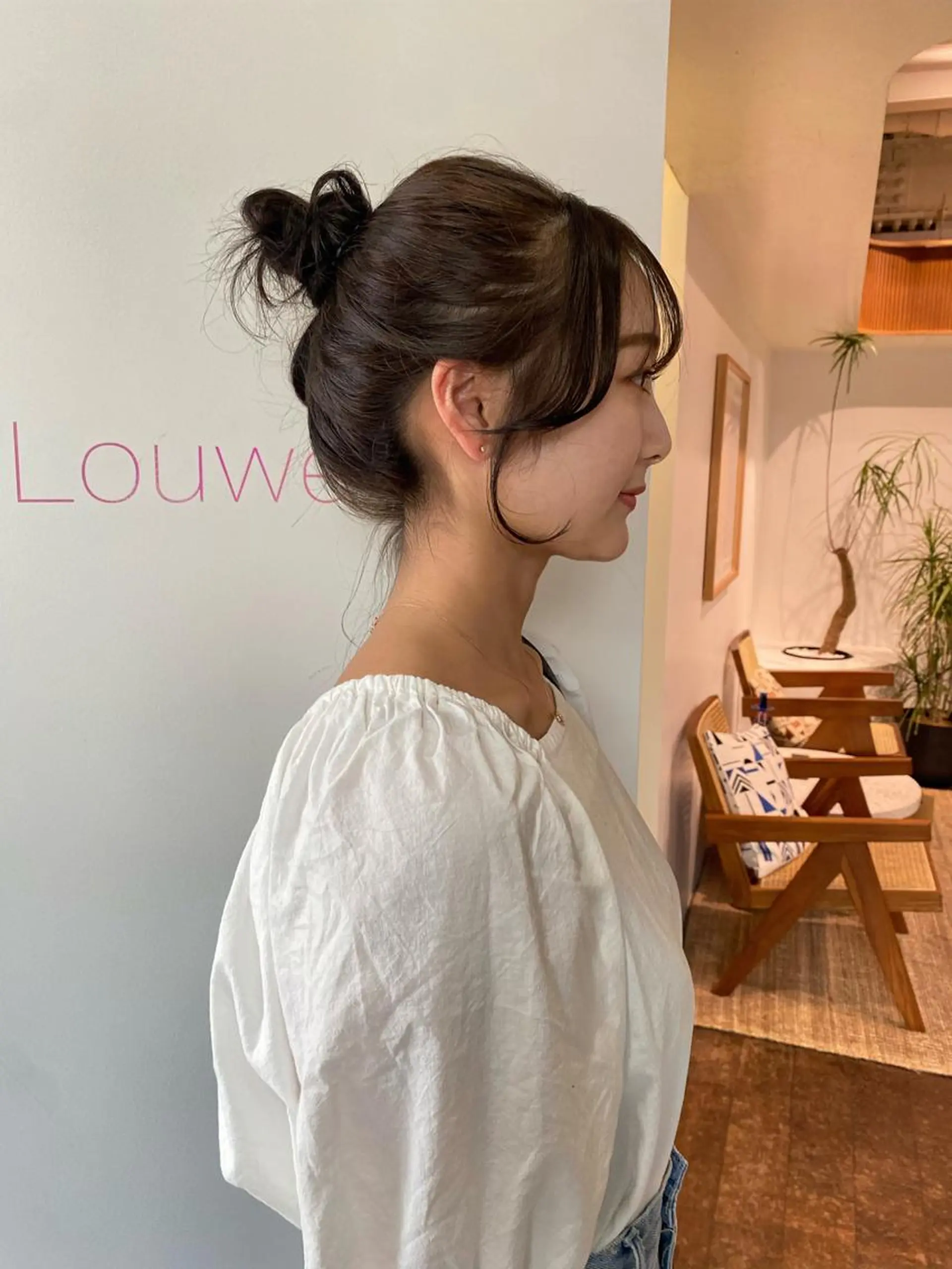 ミディアム カラー ヘアアレンジ お団子ヘア ベージュカラー ブリーチ ブリーチなしカラー オリーブベージュ レイヤー🌟艶カラー 🕊まやのヘアスタイル